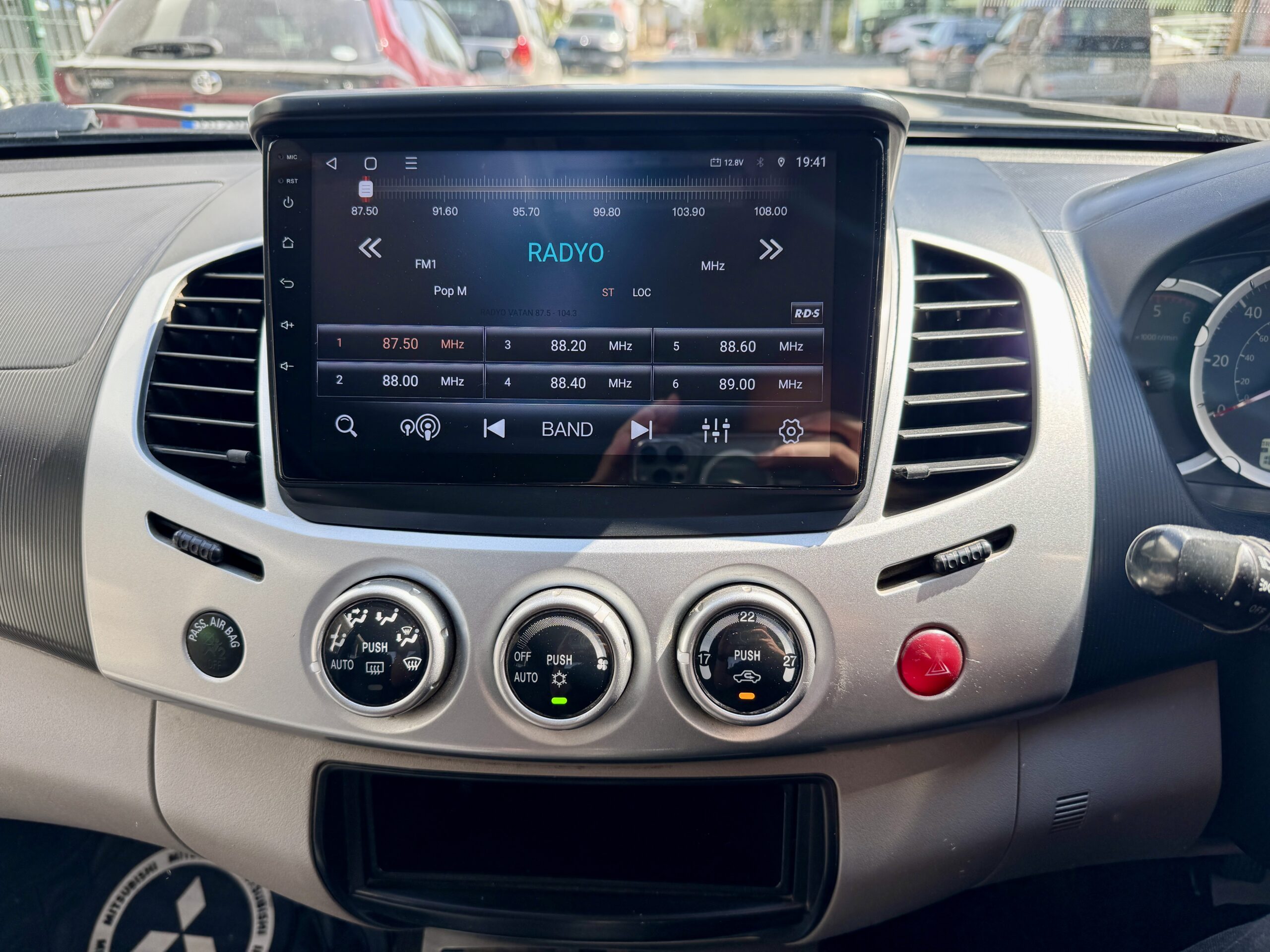 
								Mitsubishi L200 full									