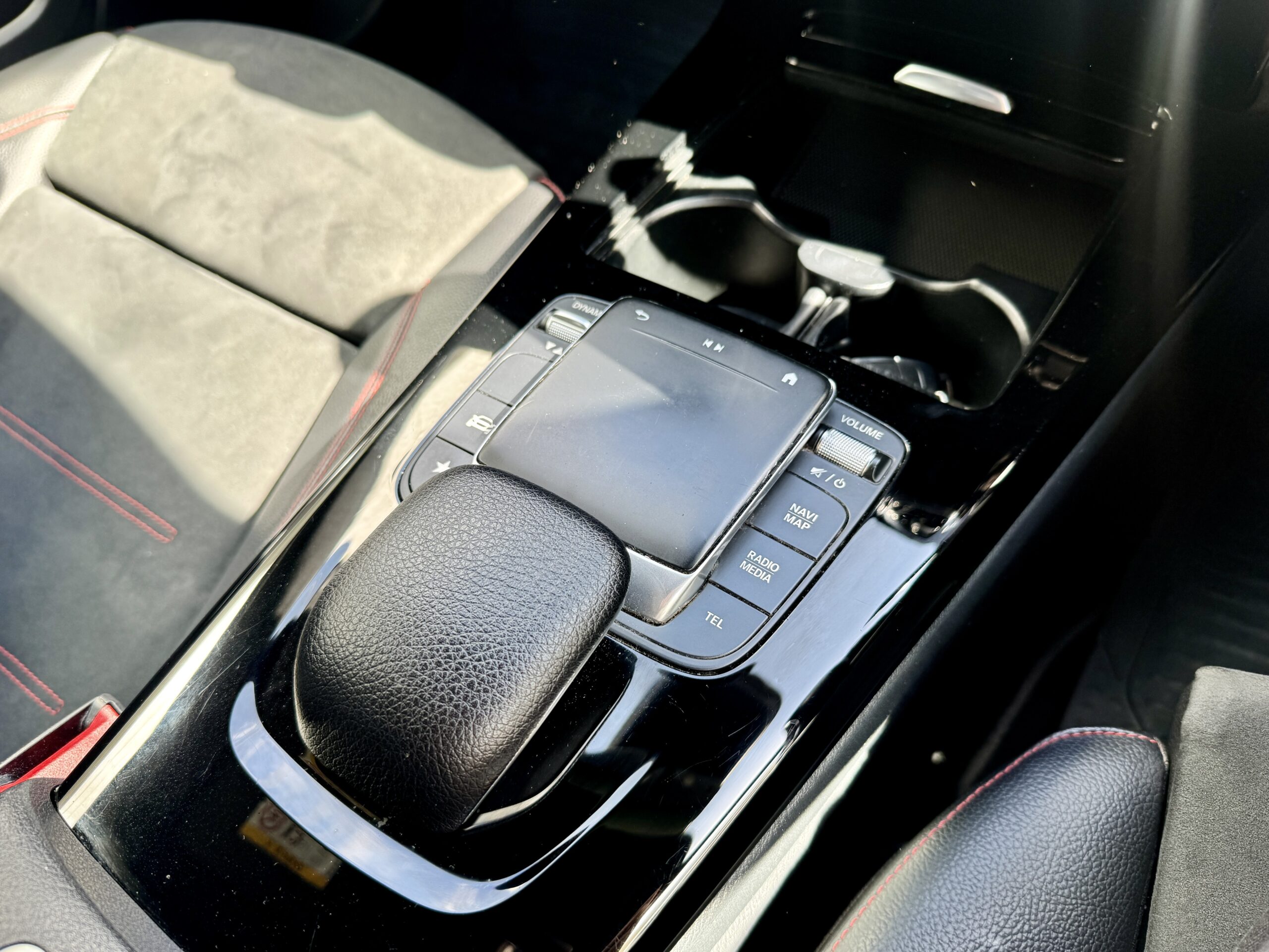 
								Mercedes A200 AMG full									