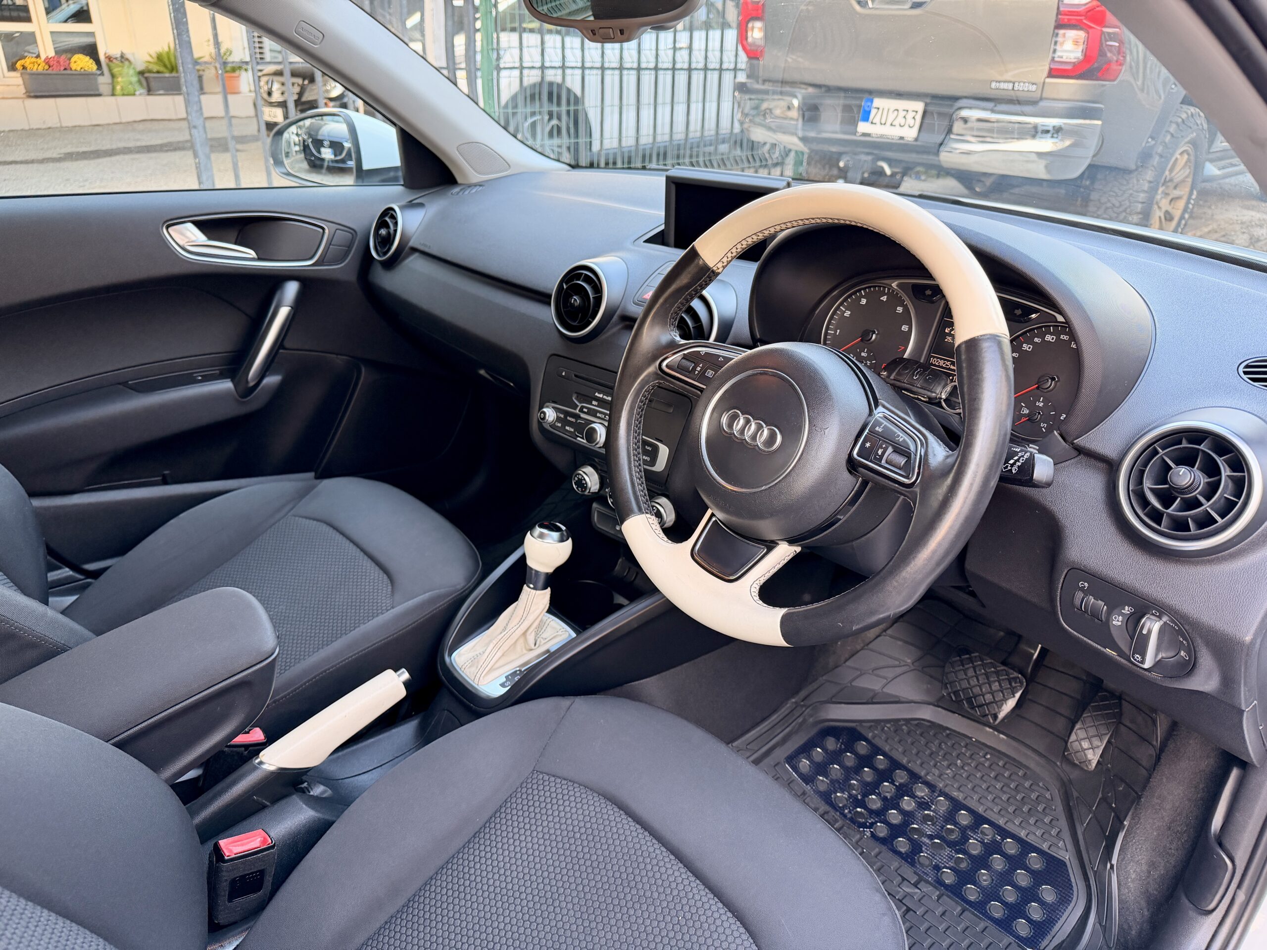 
								AUDI A1 SPORTBACK full									
