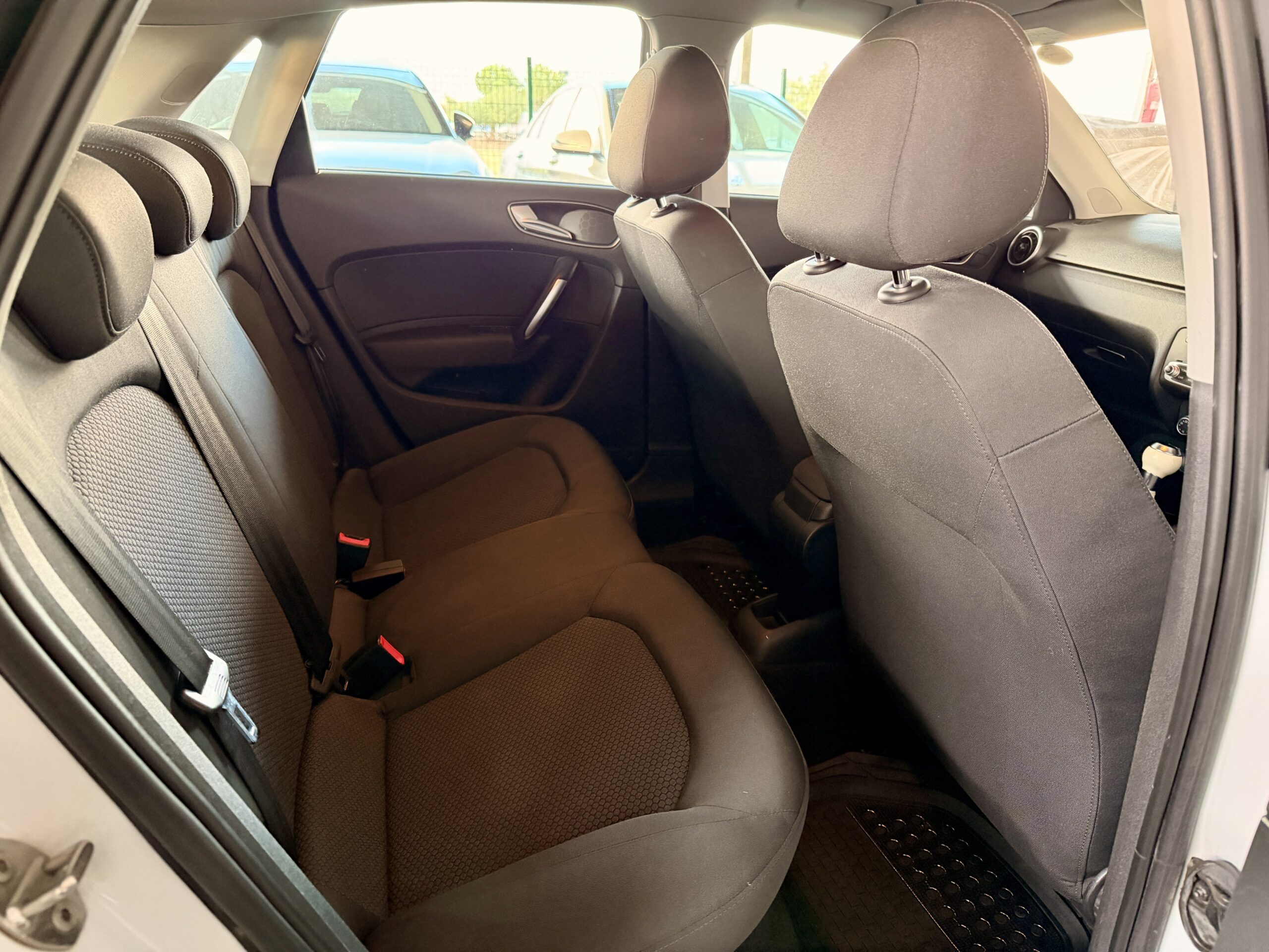 
								AUDI A1 SPORTBACK full									