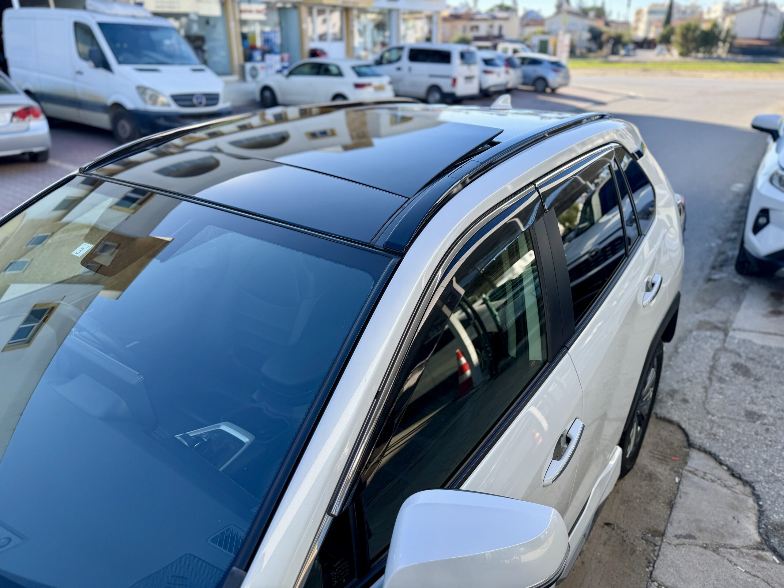 
								TOYOTA RAV4 MODELLISTA full									