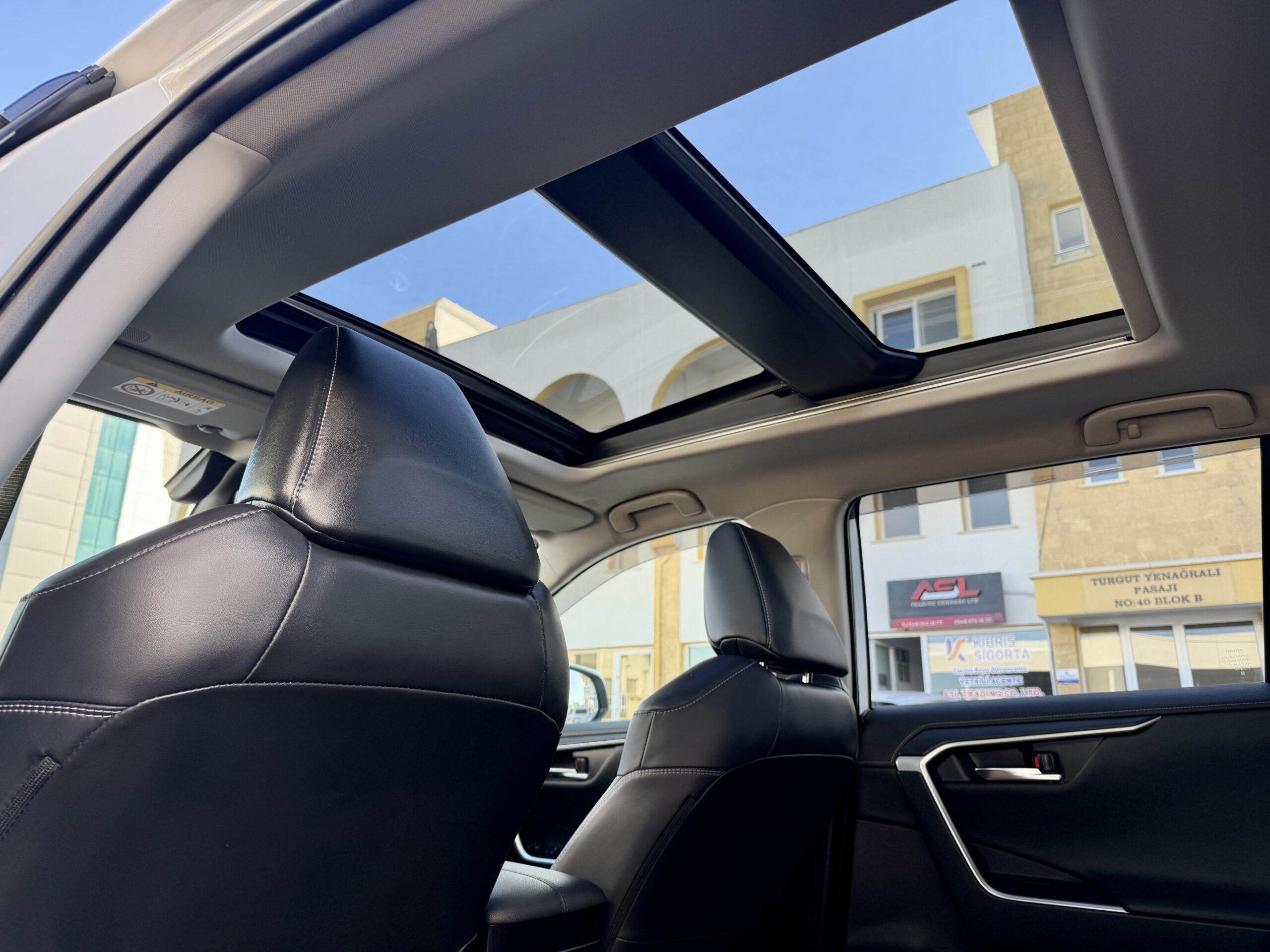 
								TOYOTA RAV4 MODELLISTA full									