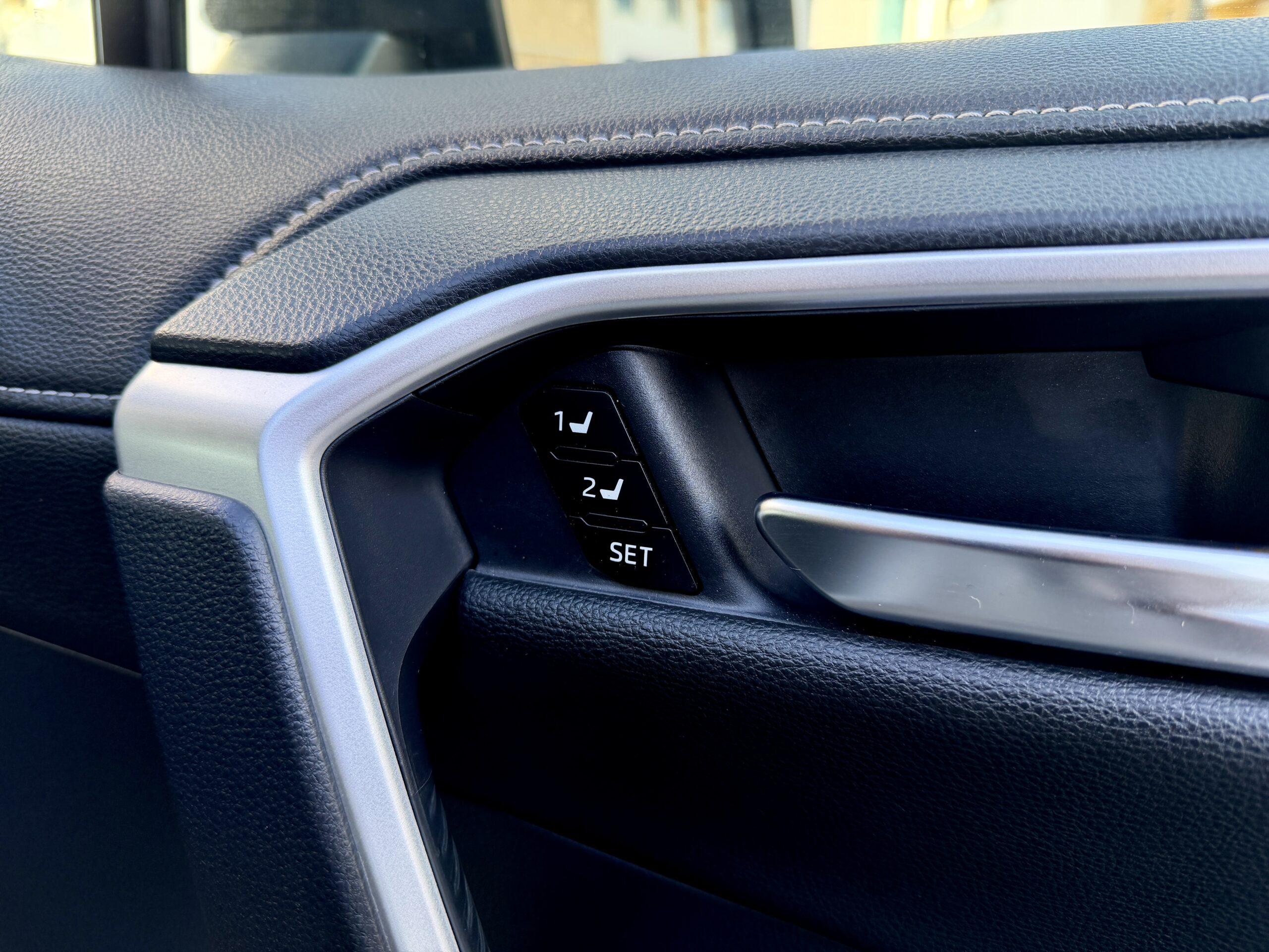 
								TOYOTA RAV4 MODELLISTA full									