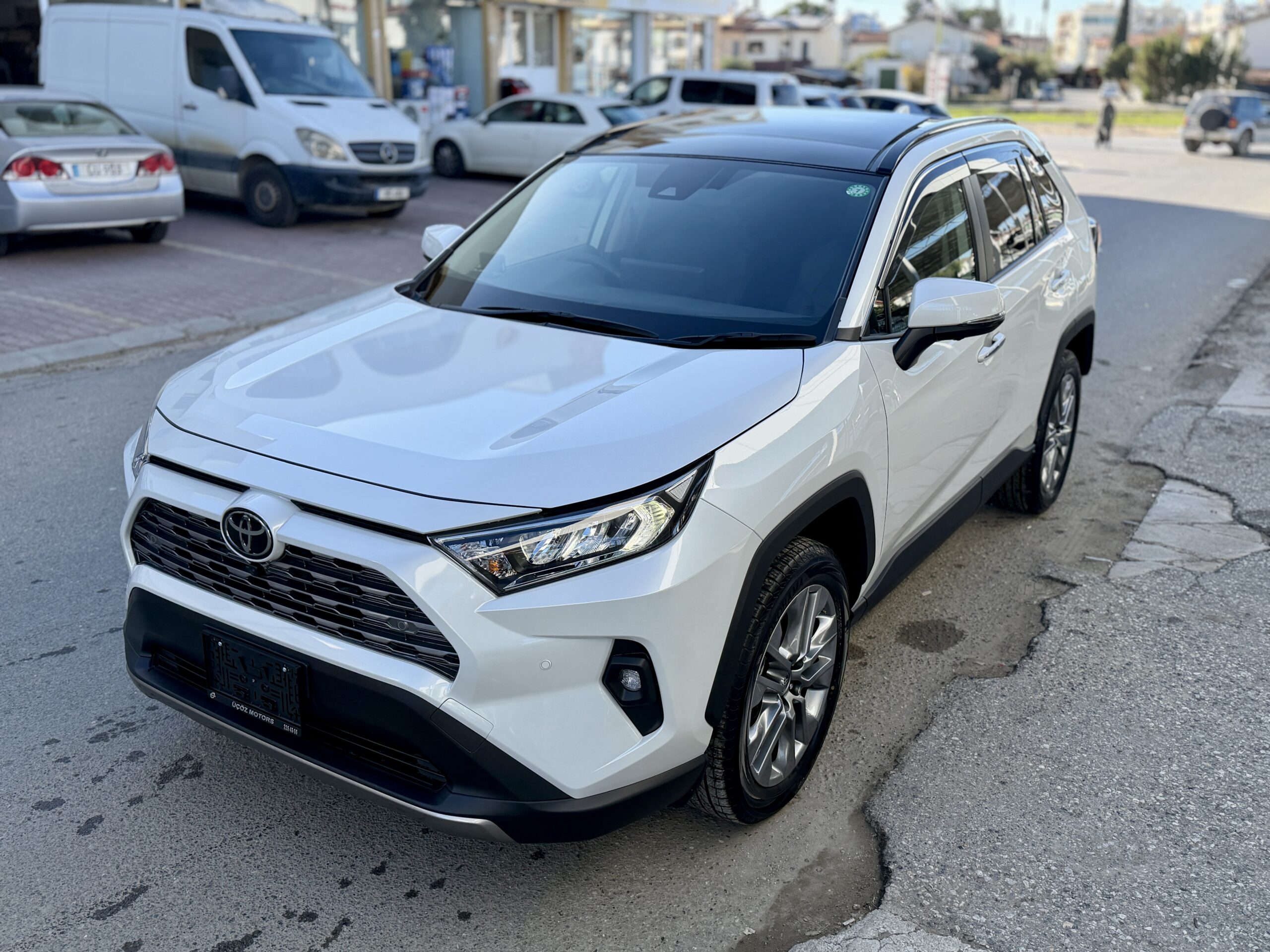 
								TOYOTA RAV 4 full									