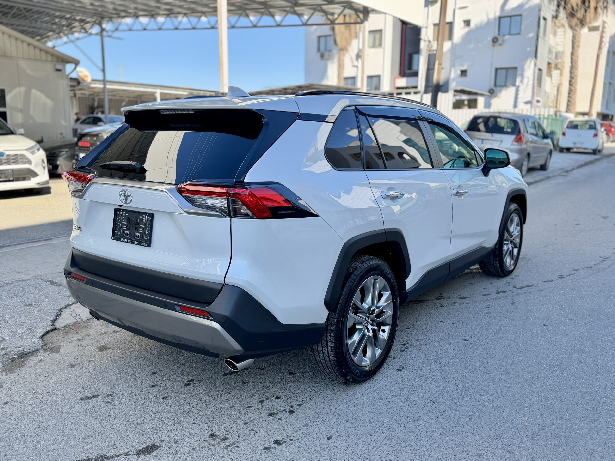 
								TOYOTA RAV 4 full									