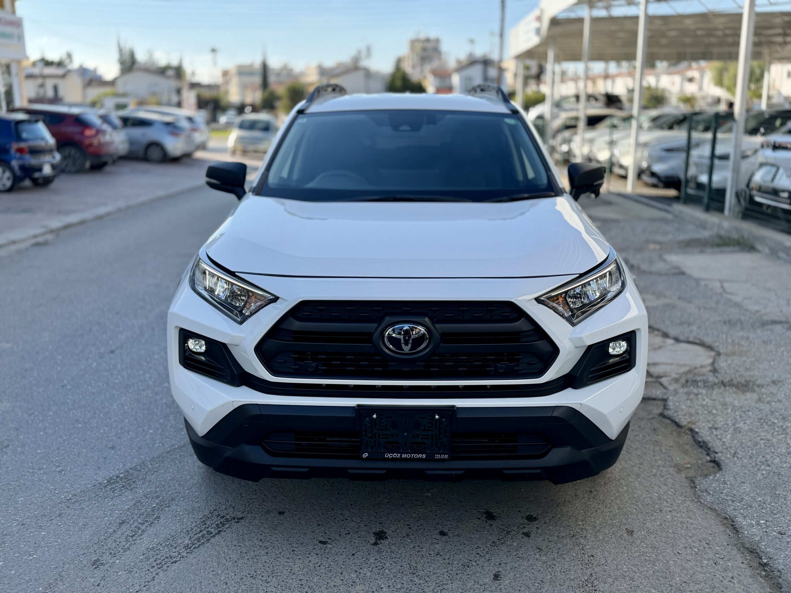 
								TOYOTA RAV4 full									