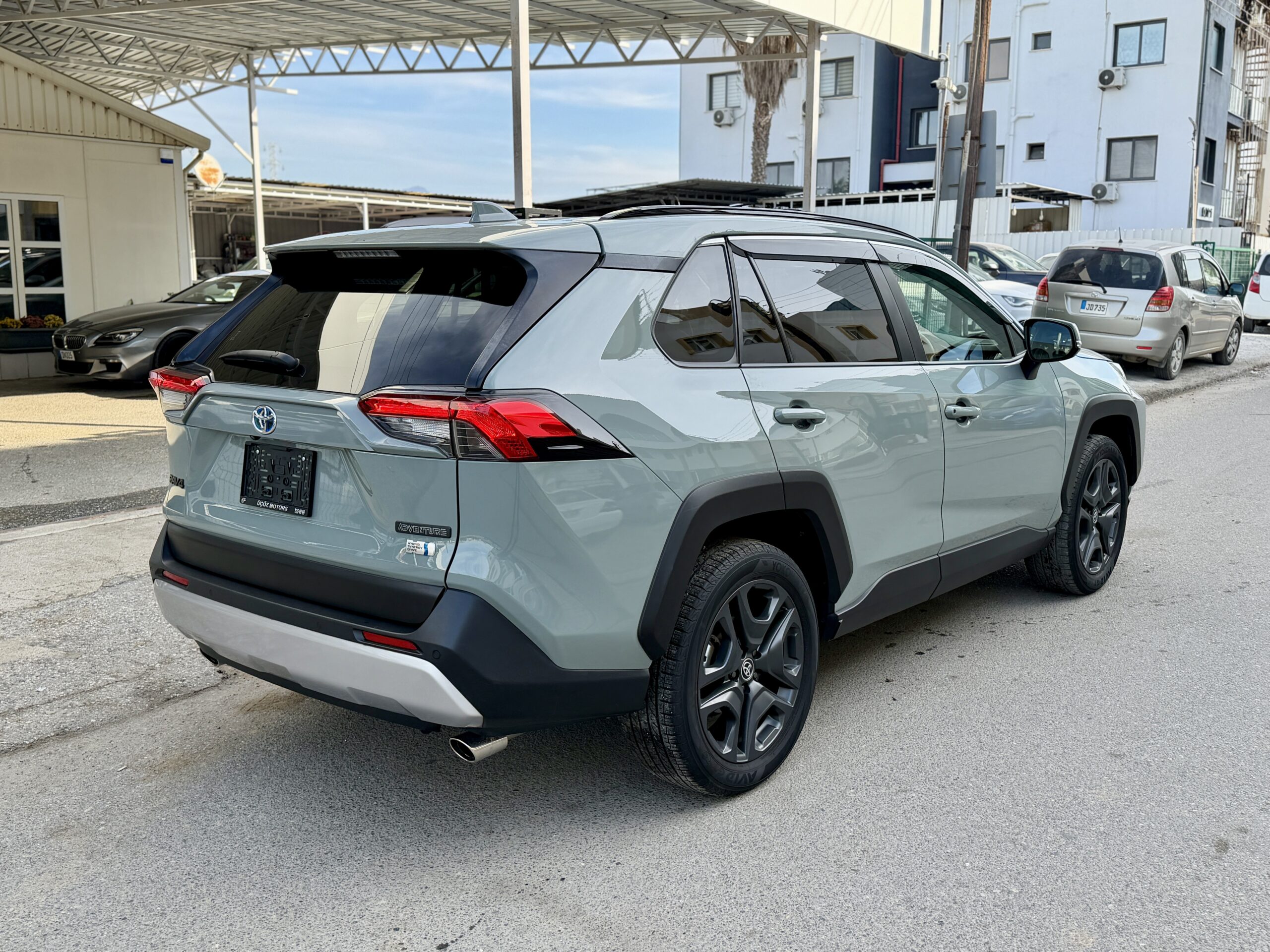 
								TOYOTA RAV 4 HIBRIT full									