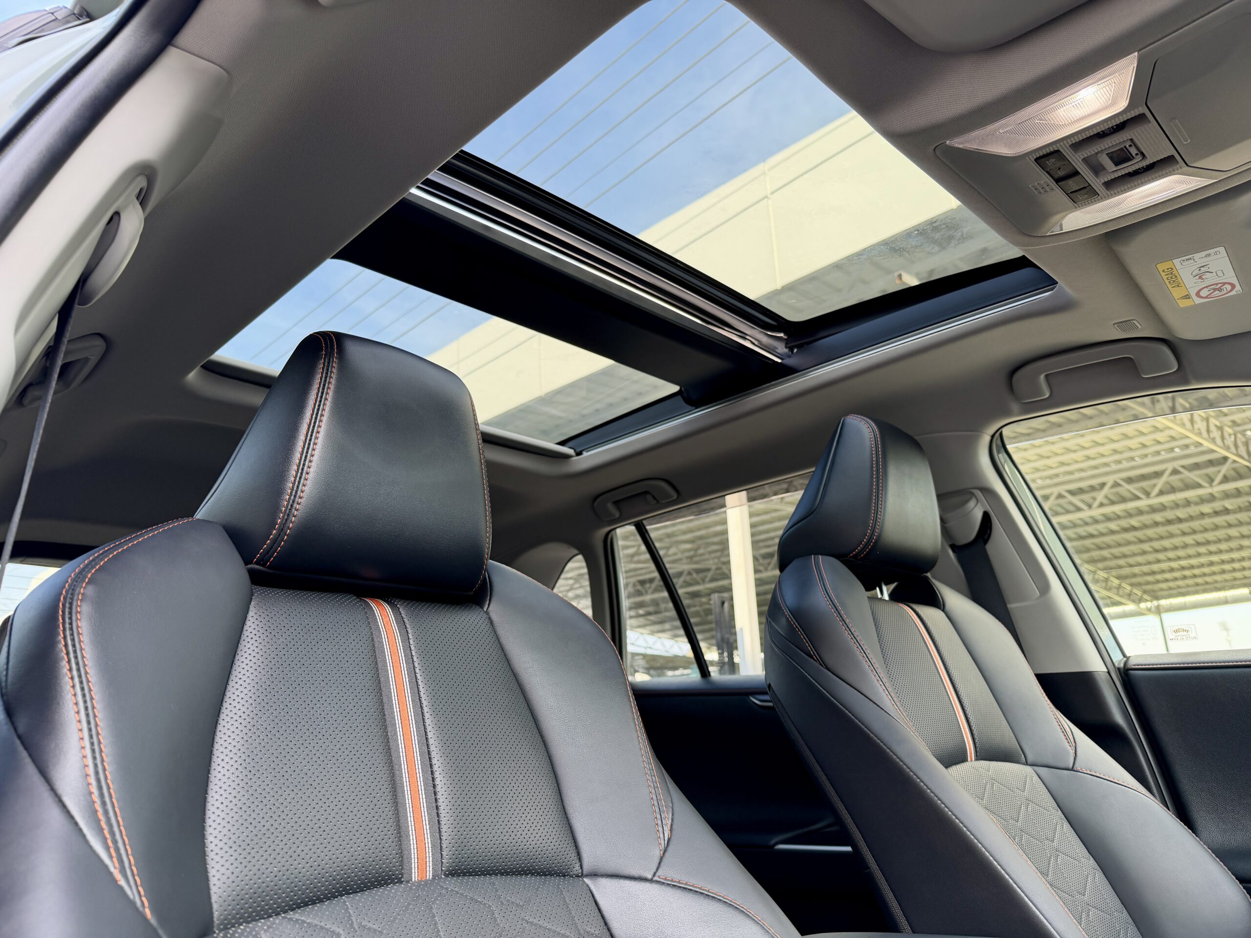 
								TOYOTA RAV 4 HIBRIT full									