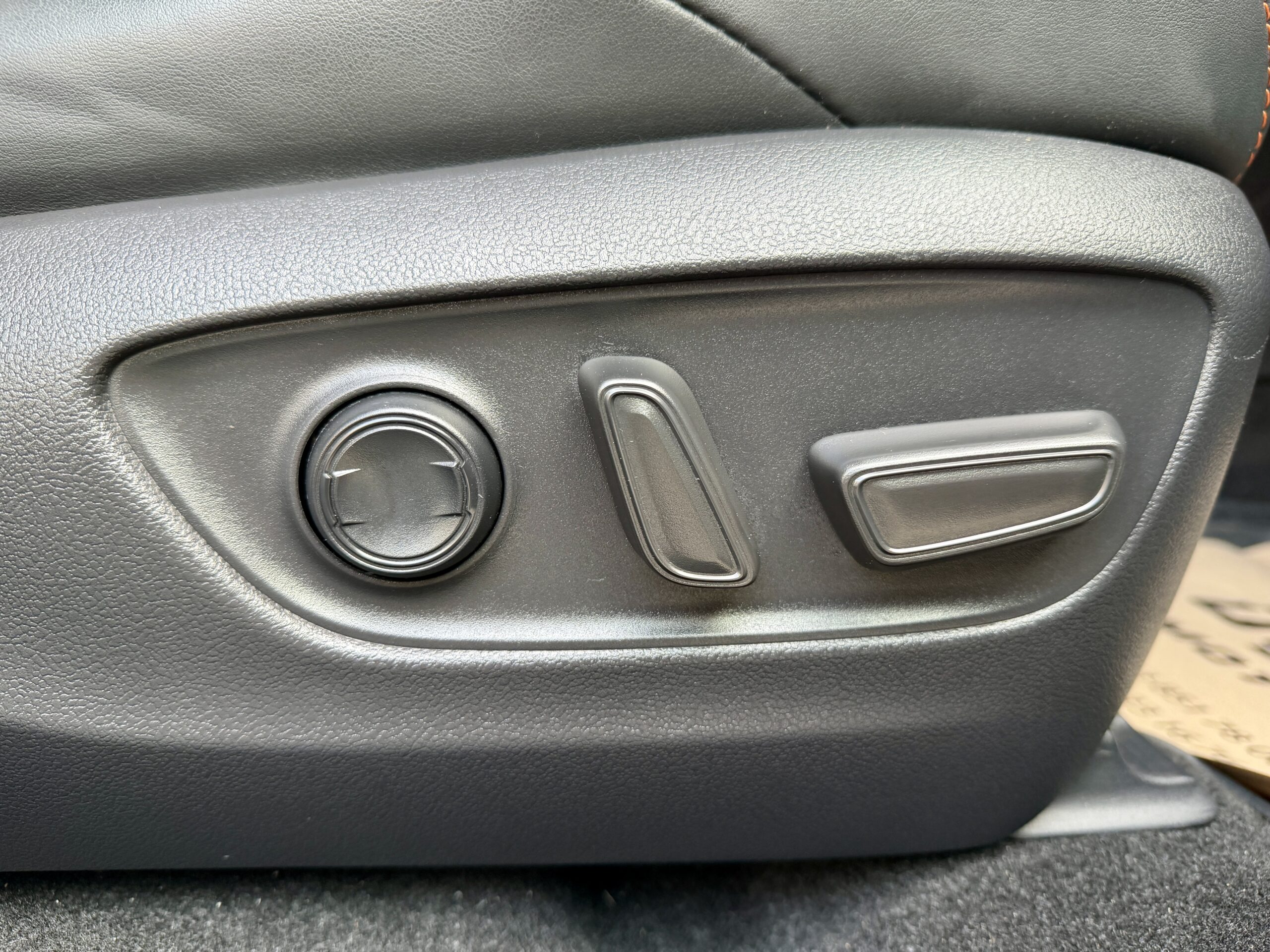 
								TOYOTA RAV 4 HIBRIT full									