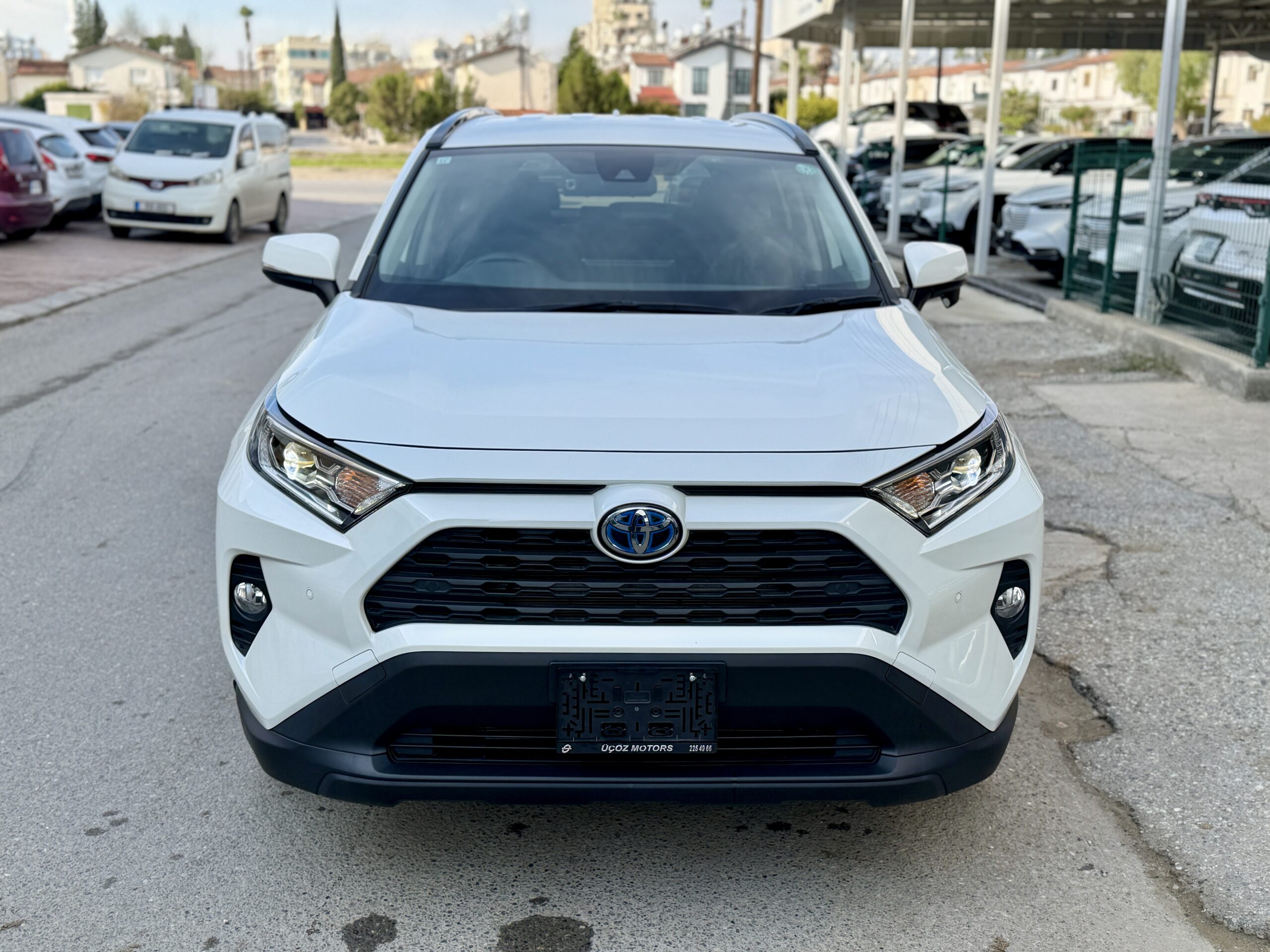 
								TOYOTA RAV4 HIBRIT full									