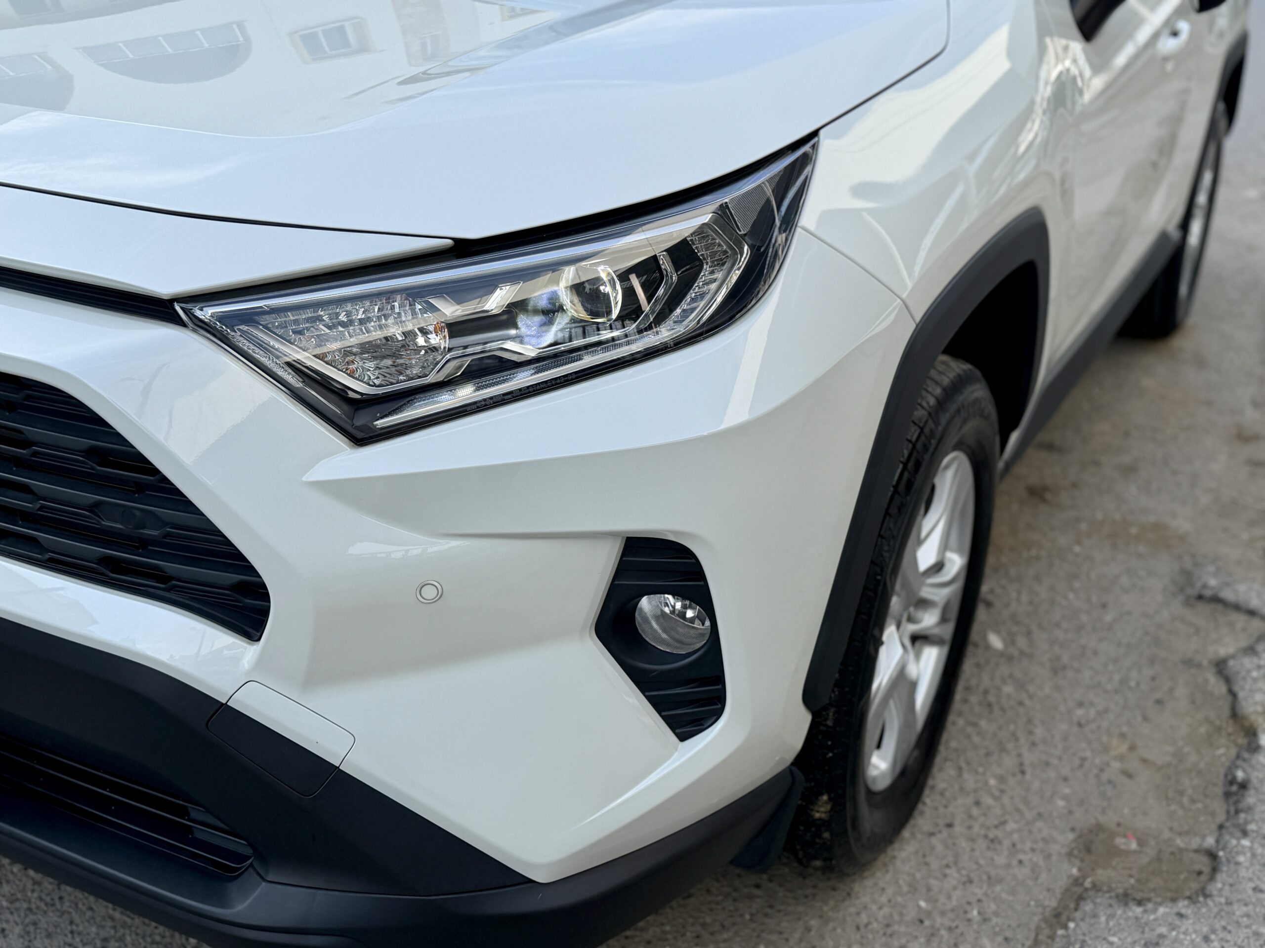 
								TOYOTA RAV4 HIBRIT full									