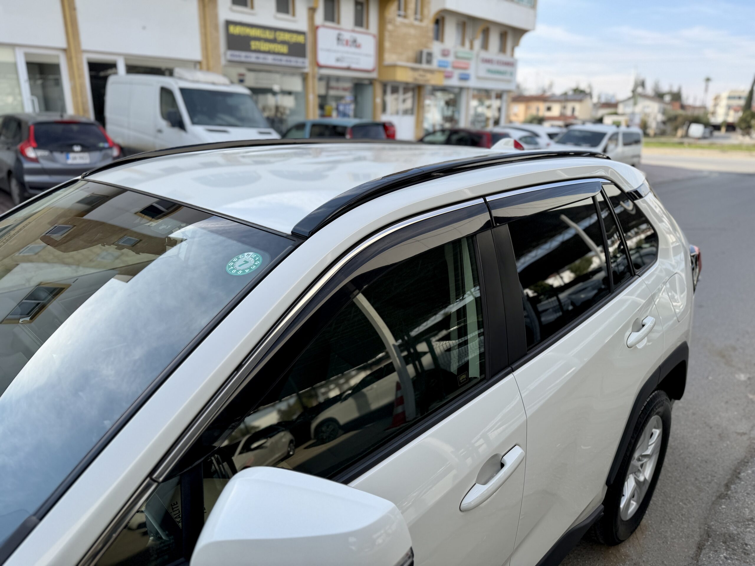 
								TOYOTA RAV4 HIBRIT full									