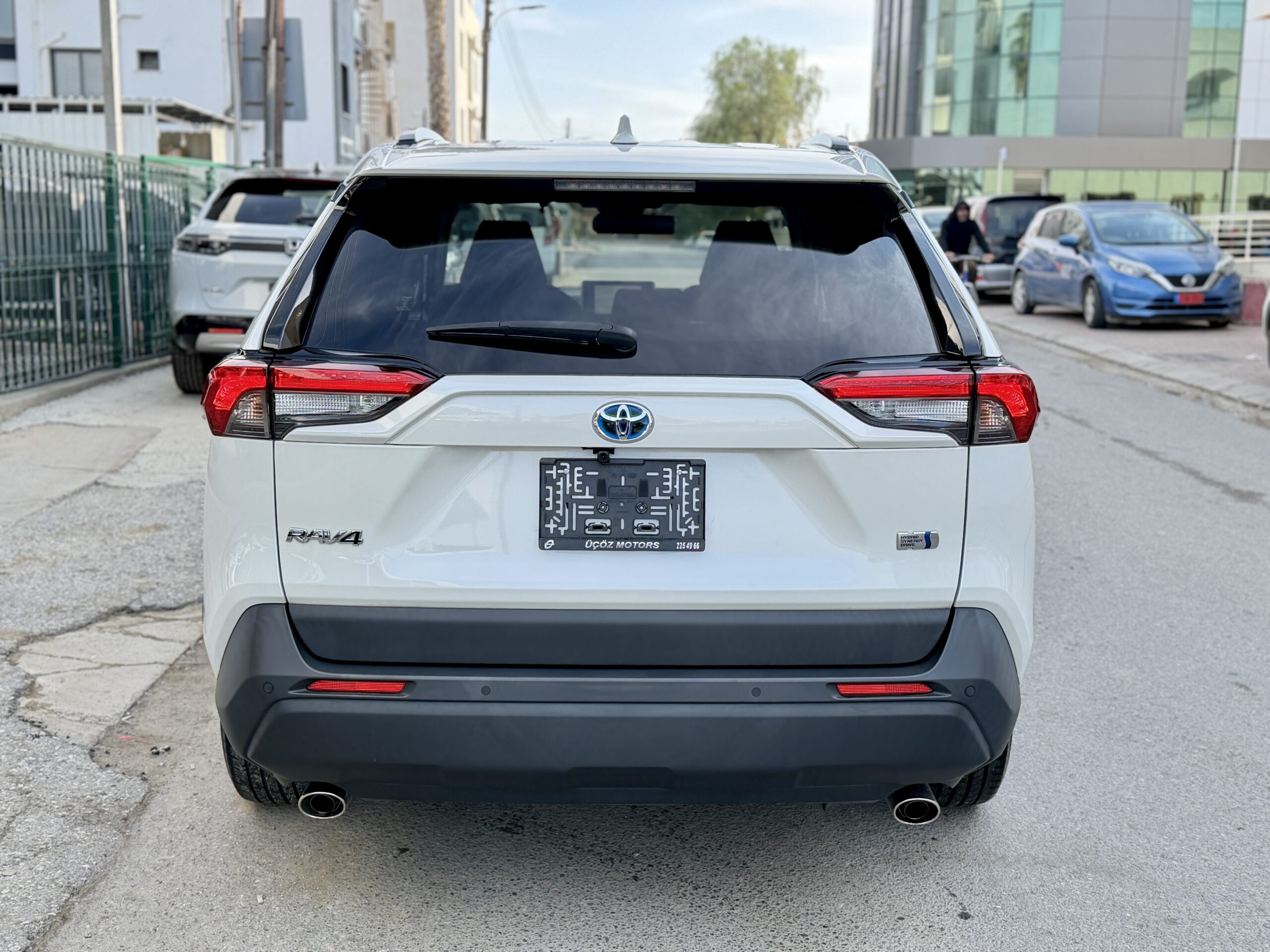 
								TOYOTA RAV4 HIBRIT full									