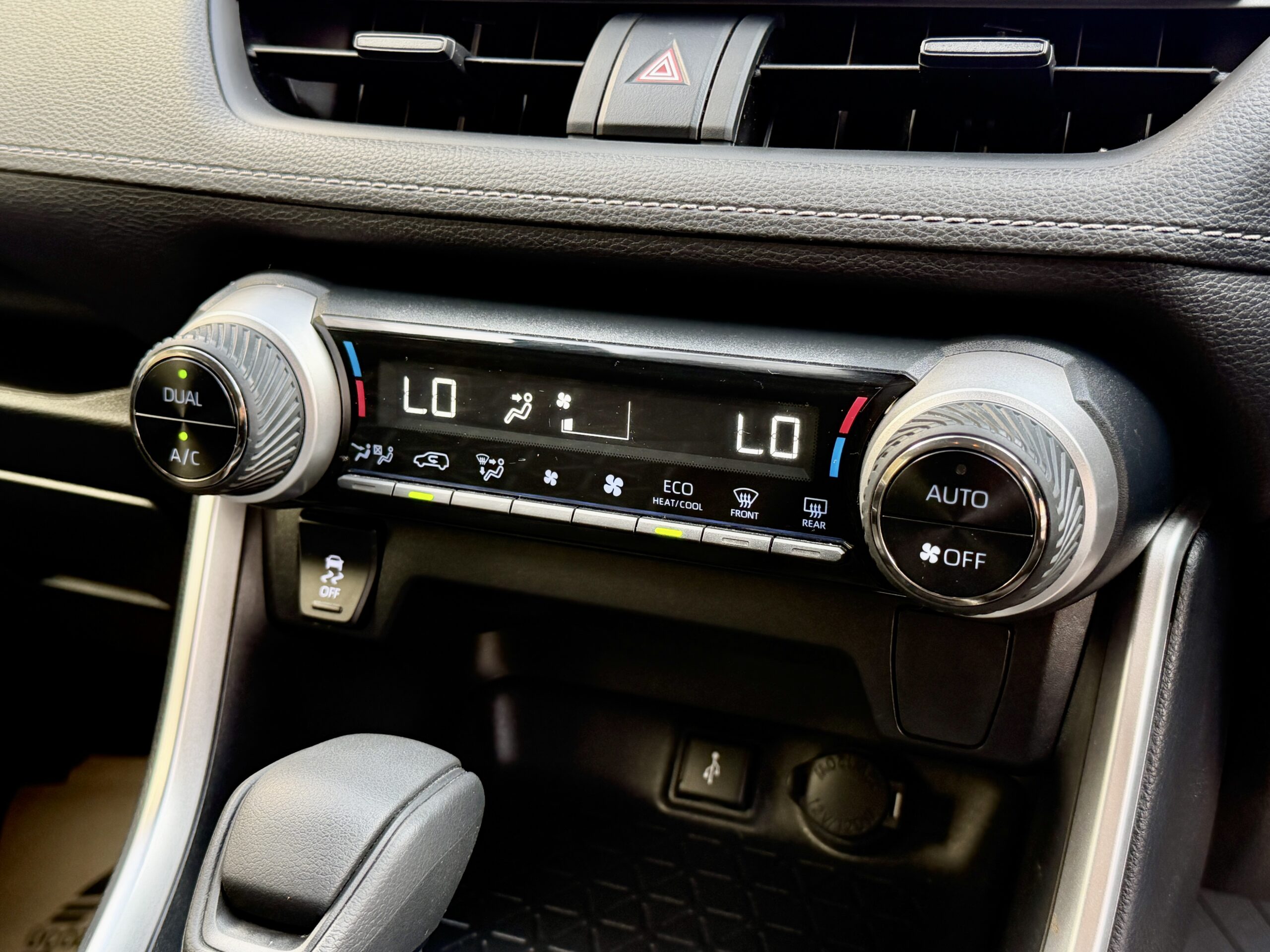 
								TOYOTA RAV4 HIBRIT full									