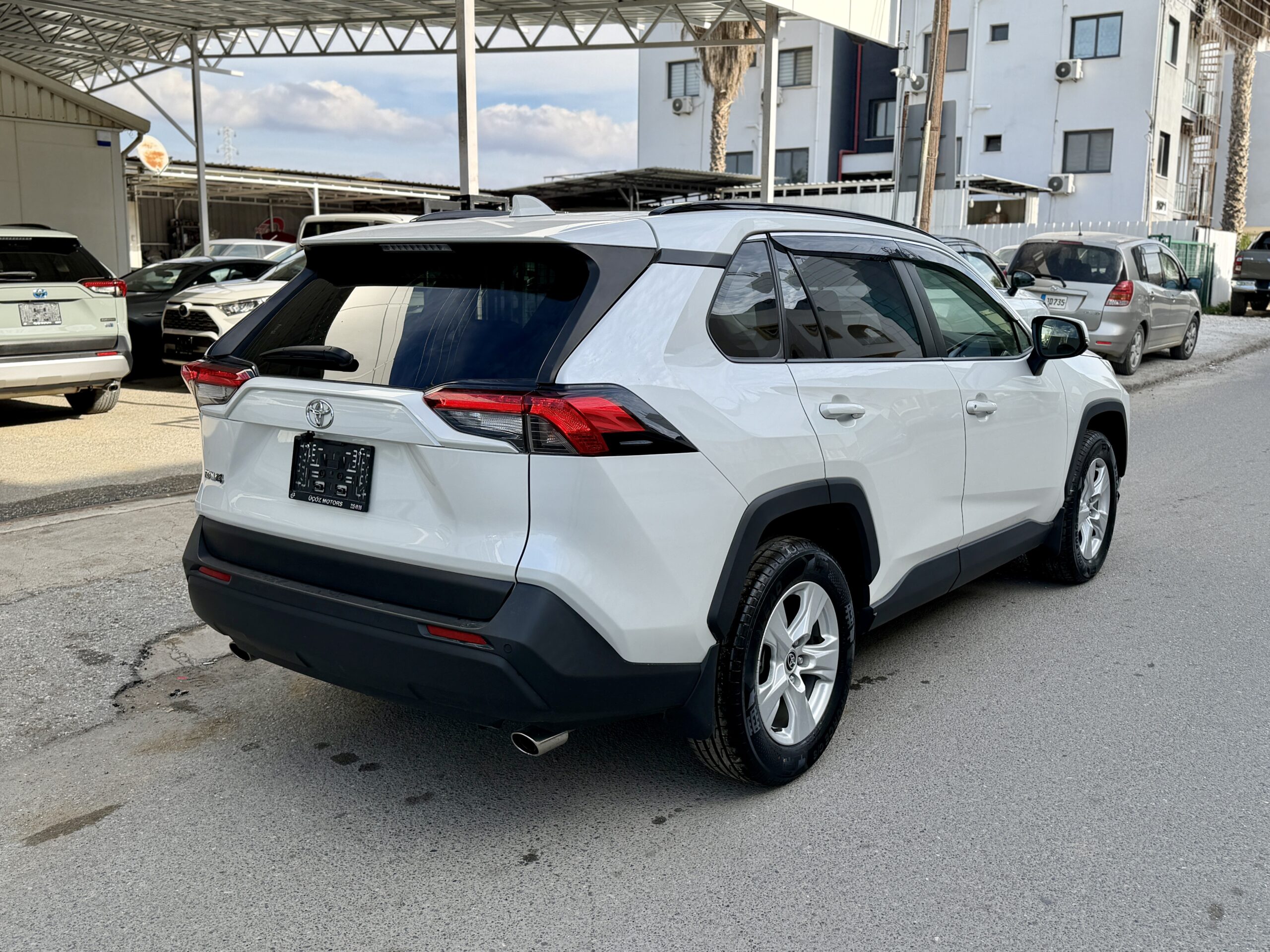 
								Toyota Rav4 full									