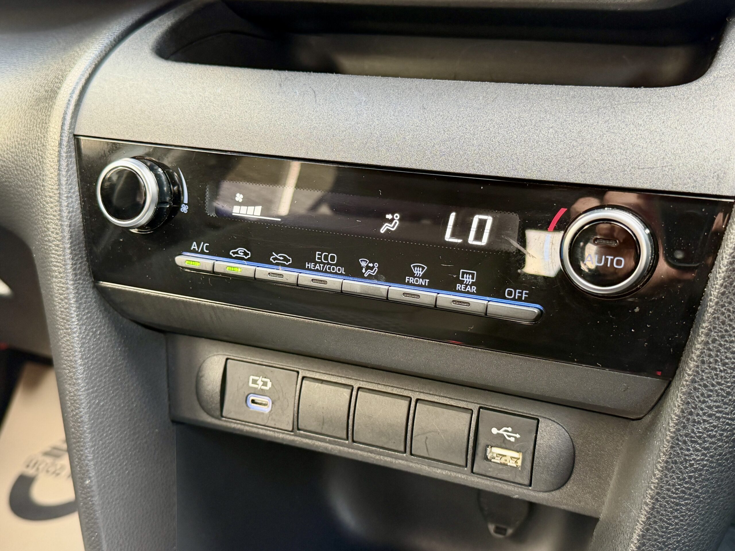 
								Toyota YarisCross HYBIRD full									