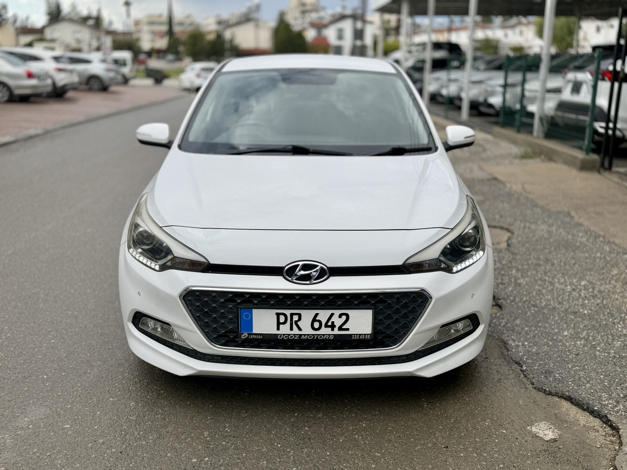 
								Hyundai i20 full									
