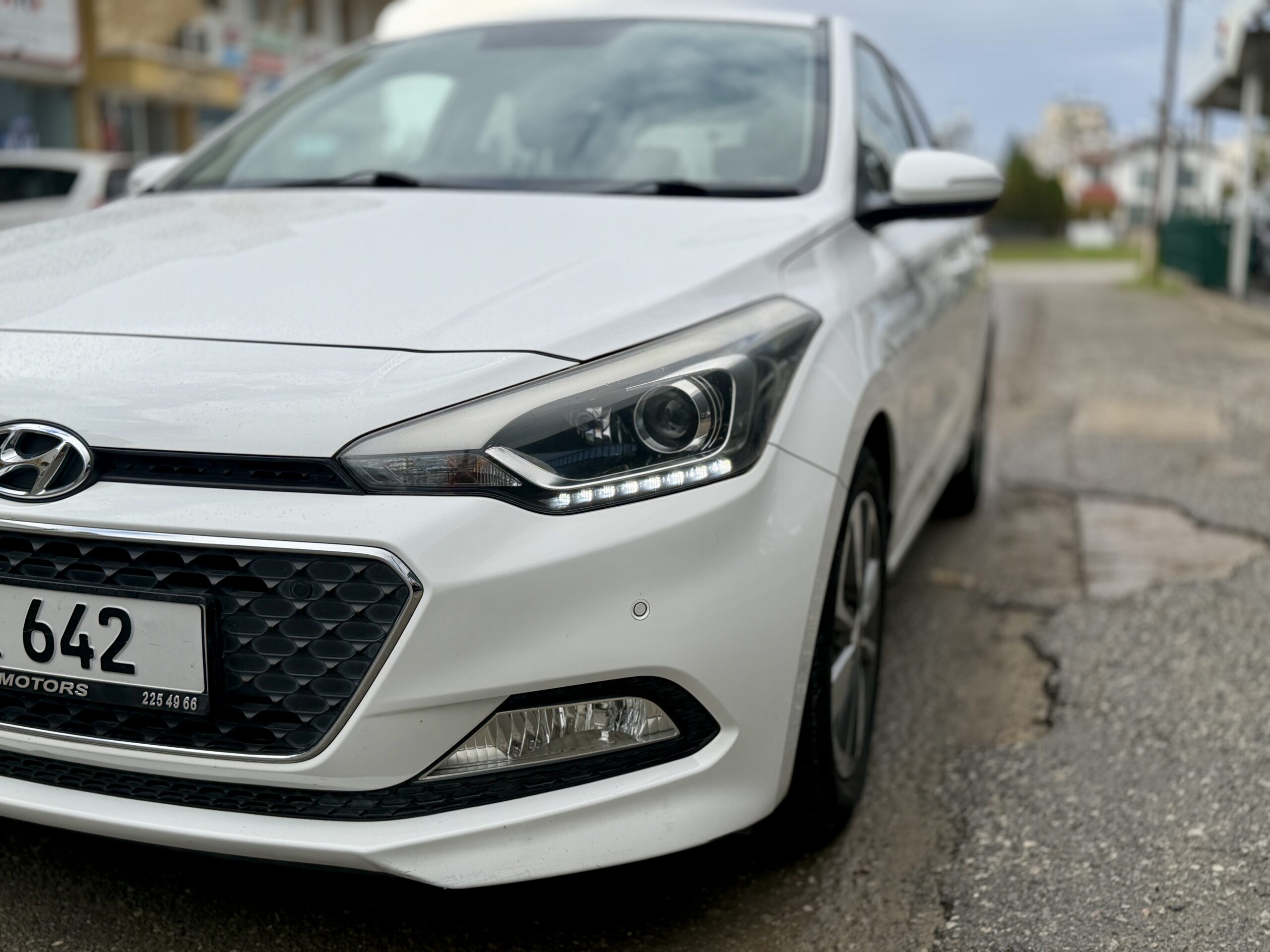 
								Hyundai i20 full									