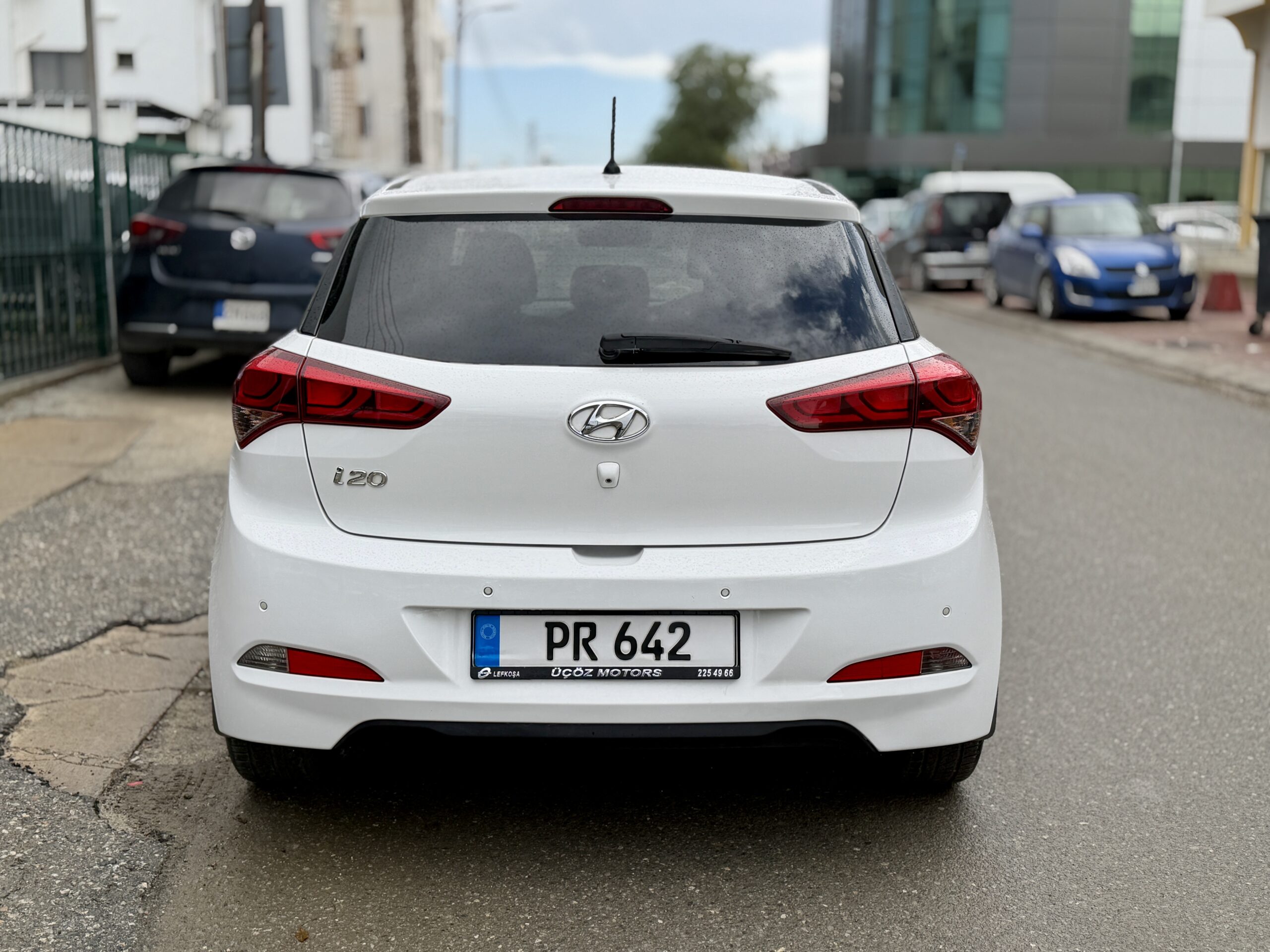 
								Hyundai i20 full									