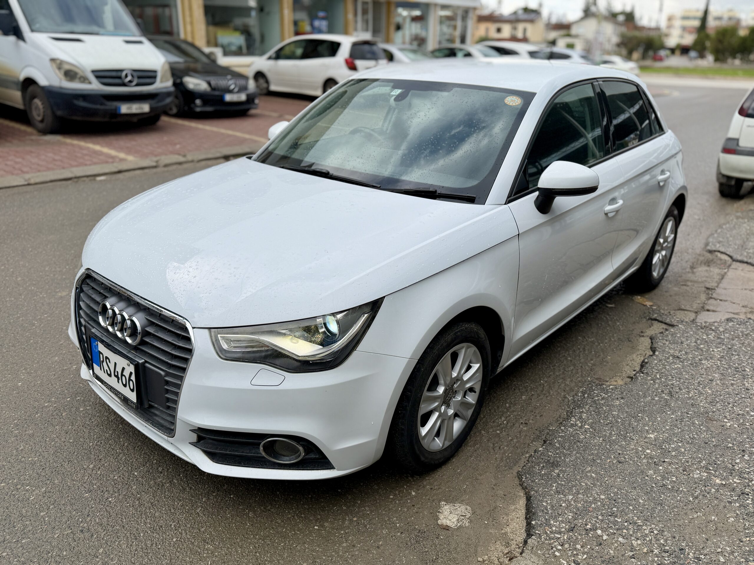 
								Audi A1 Sportback full									