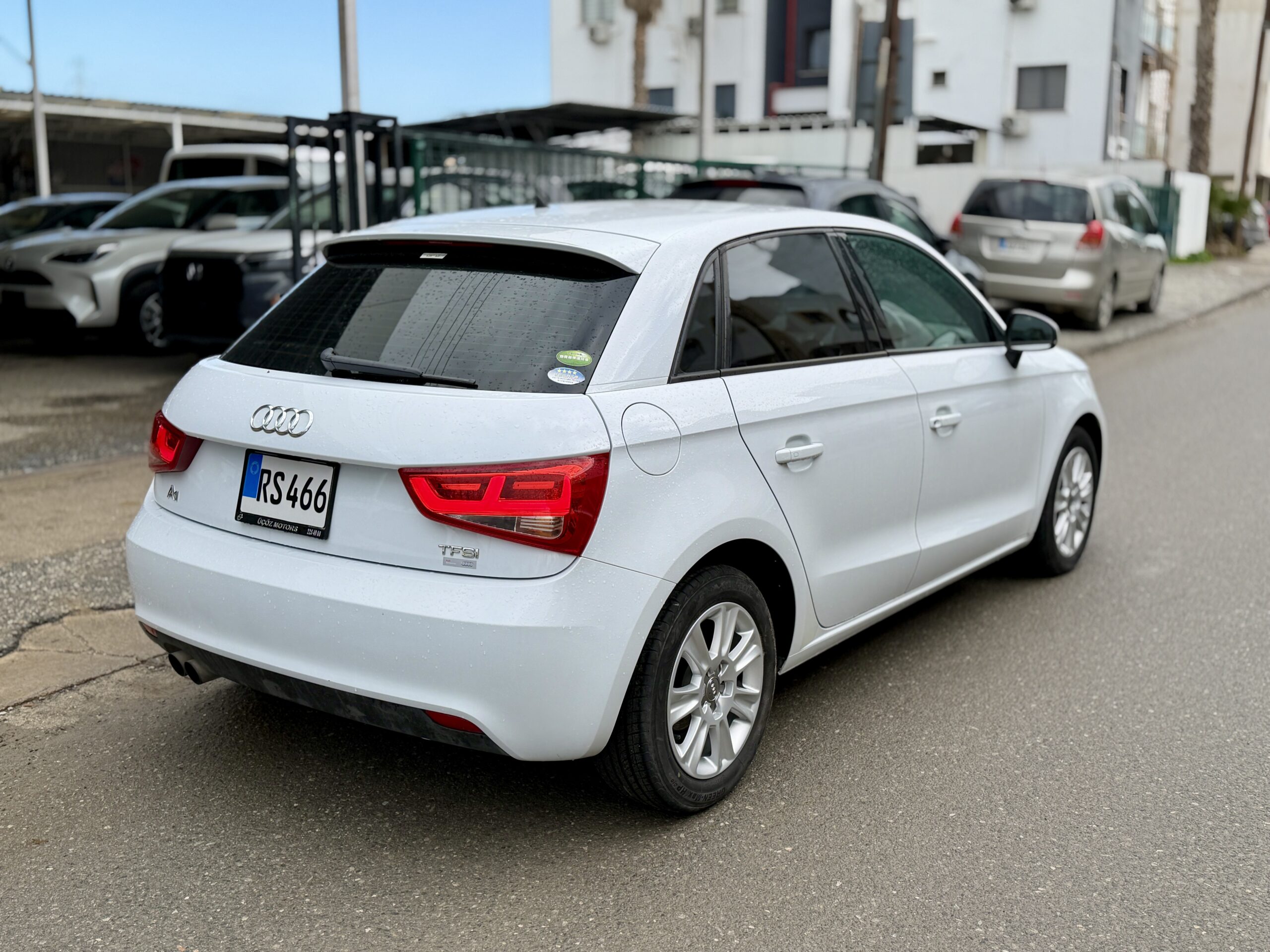 
								Audi A1 Sportback full									