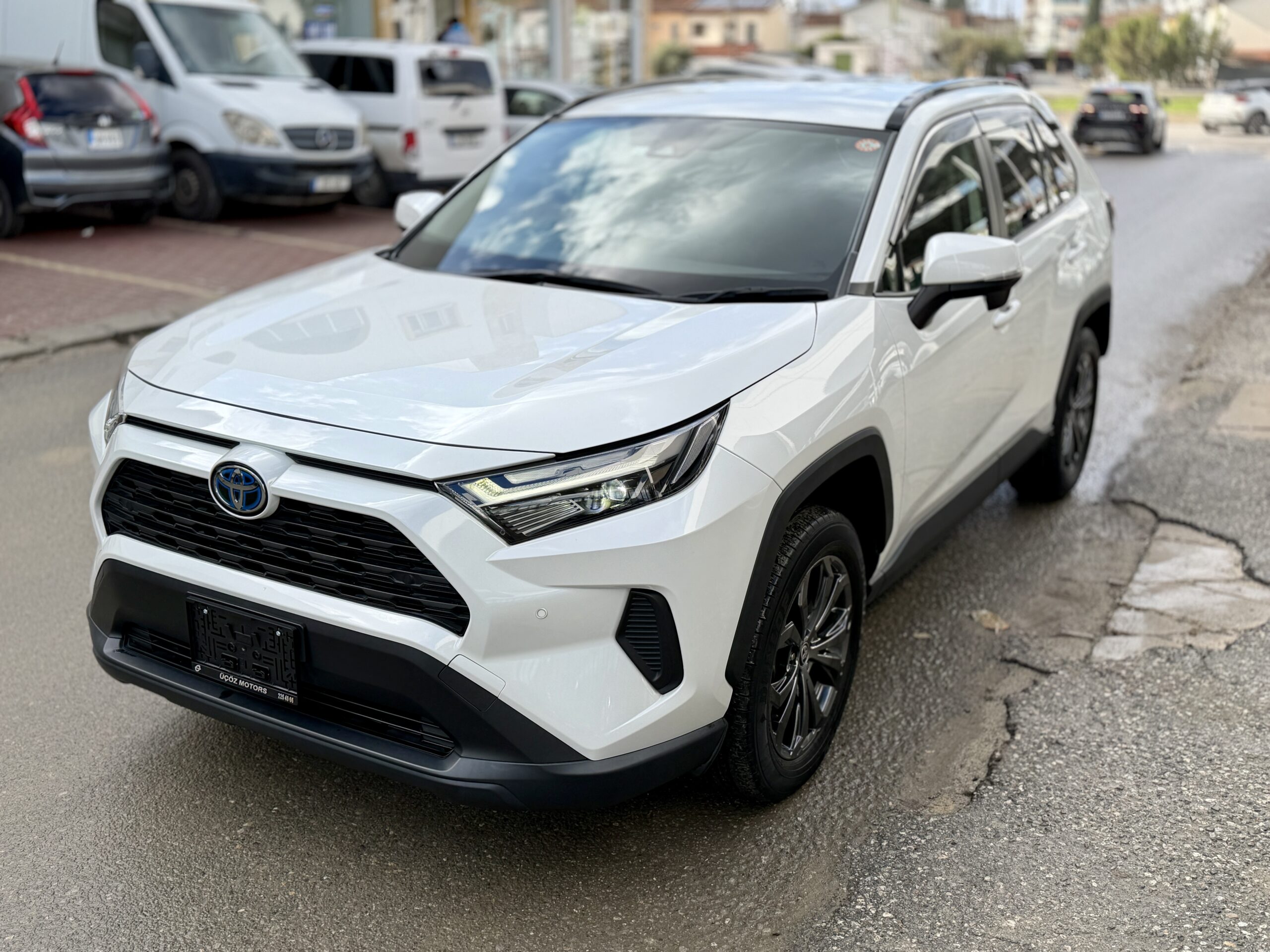 
								Toyota Rav4 Hibrit full									