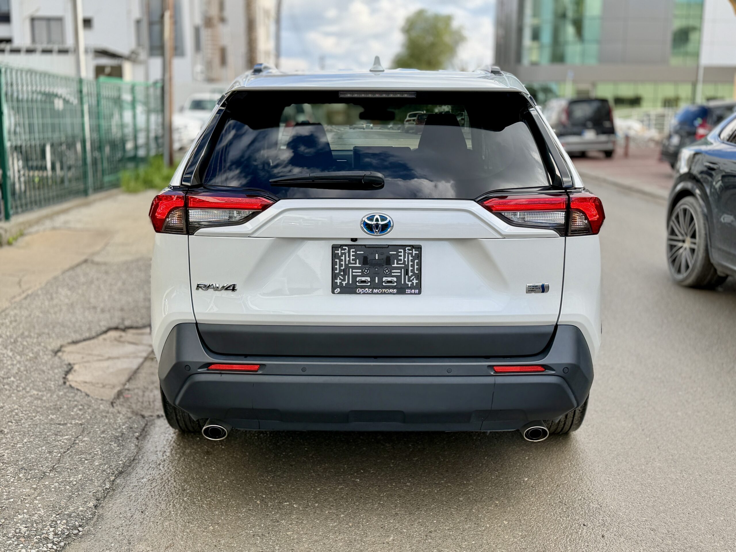 
								Toyota Rav4 Hibrit full									