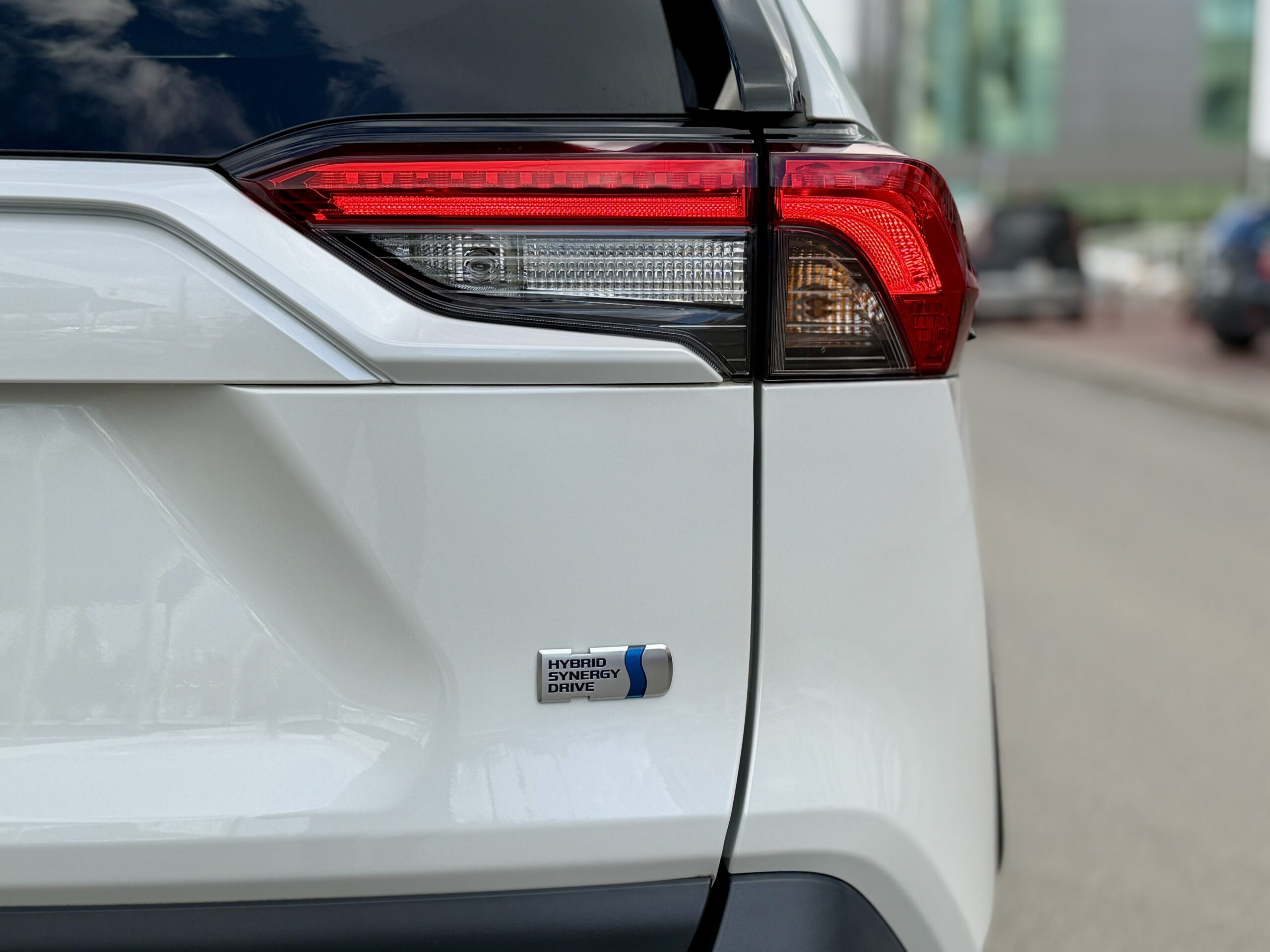 
								Toyota Rav4 Hibrit full									