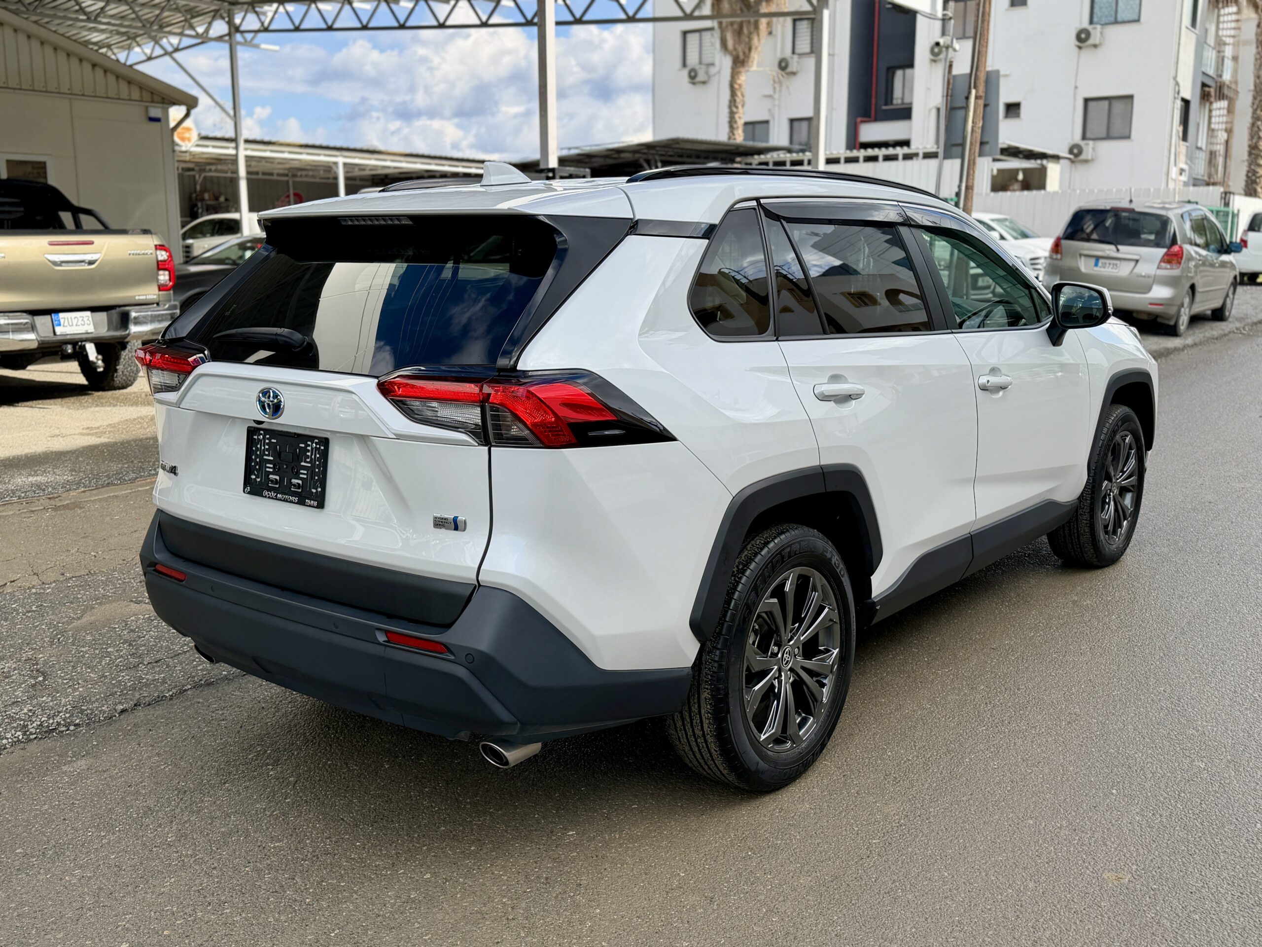 
								Toyota Rav4 Hibrit full									
