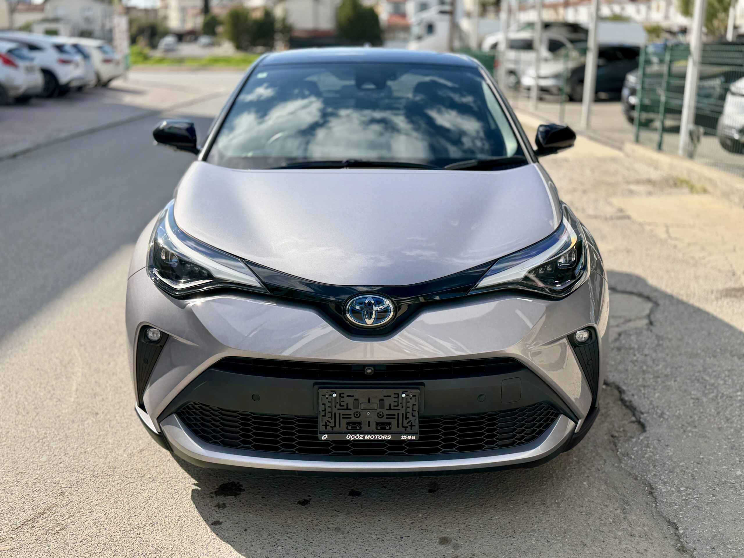 
								Toyota CHR full									