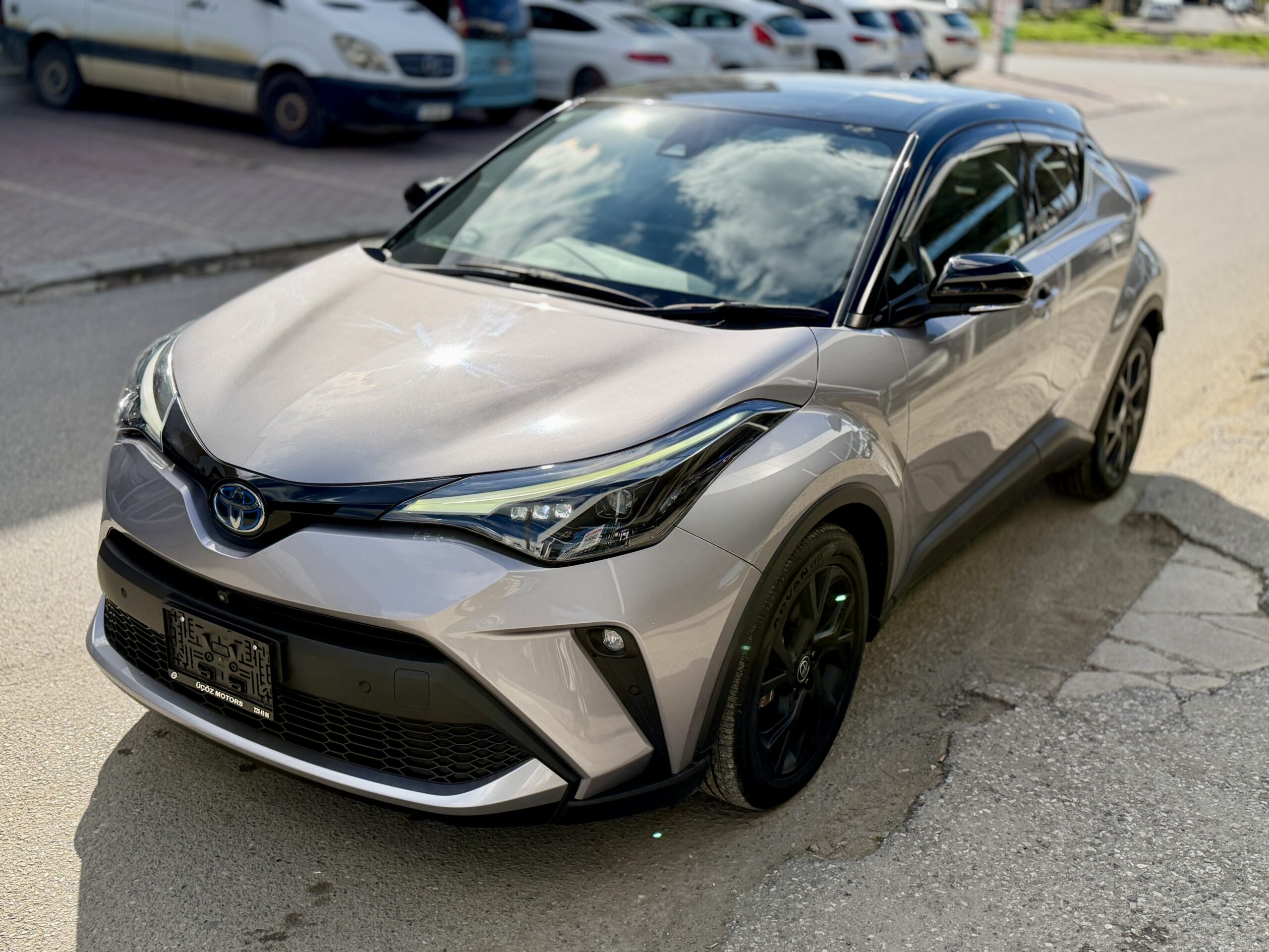 
								Toyota CHR full									