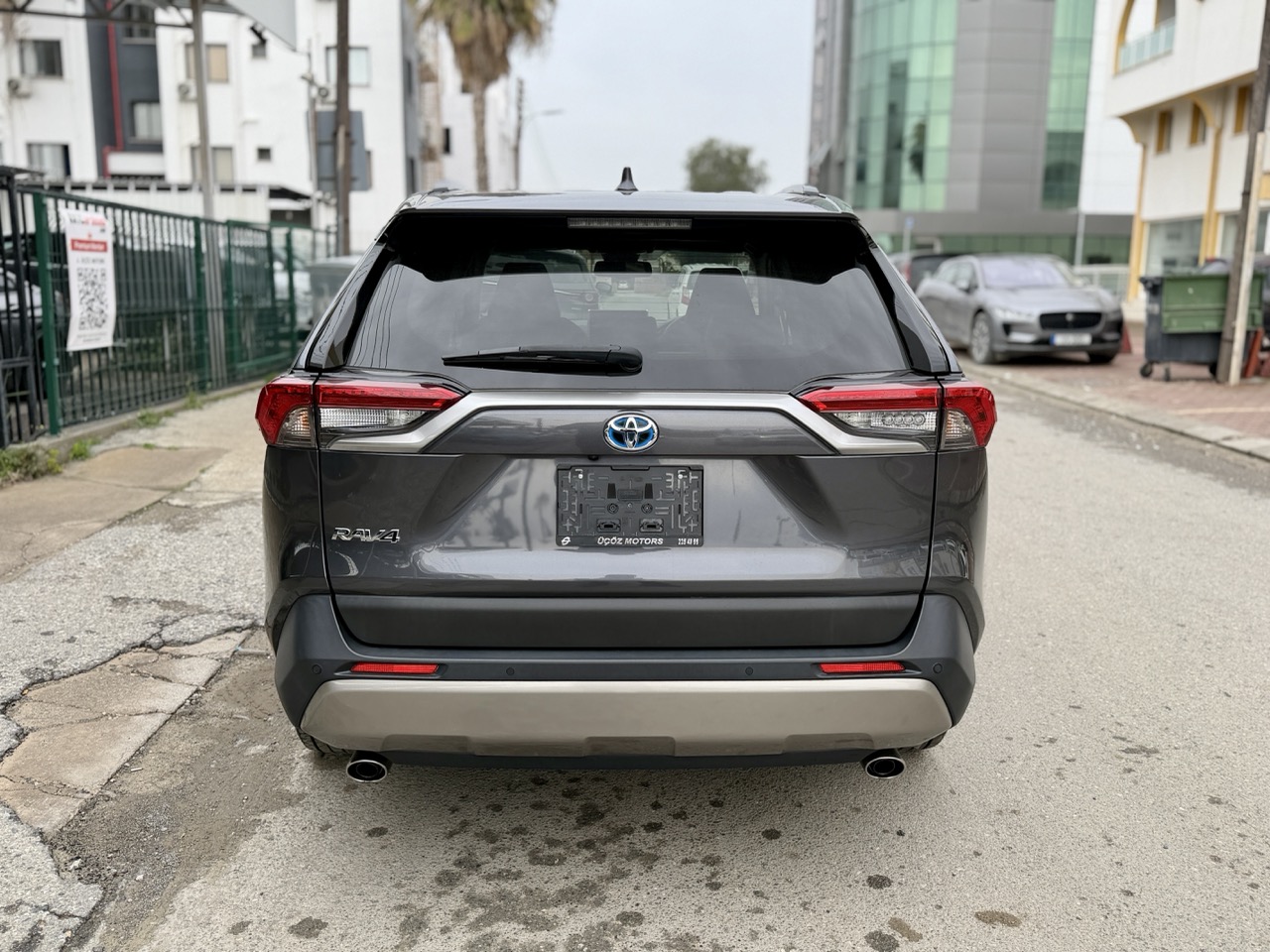 
								Toyota Rav4 Hıbrıt full									