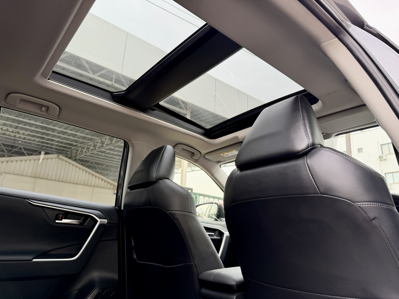 
								Toyota Rav4 Hıbrıt full									