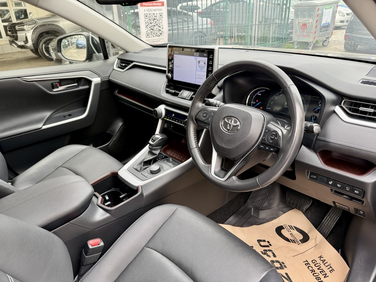 
								Toyota Rav4 Hıbrıt full									