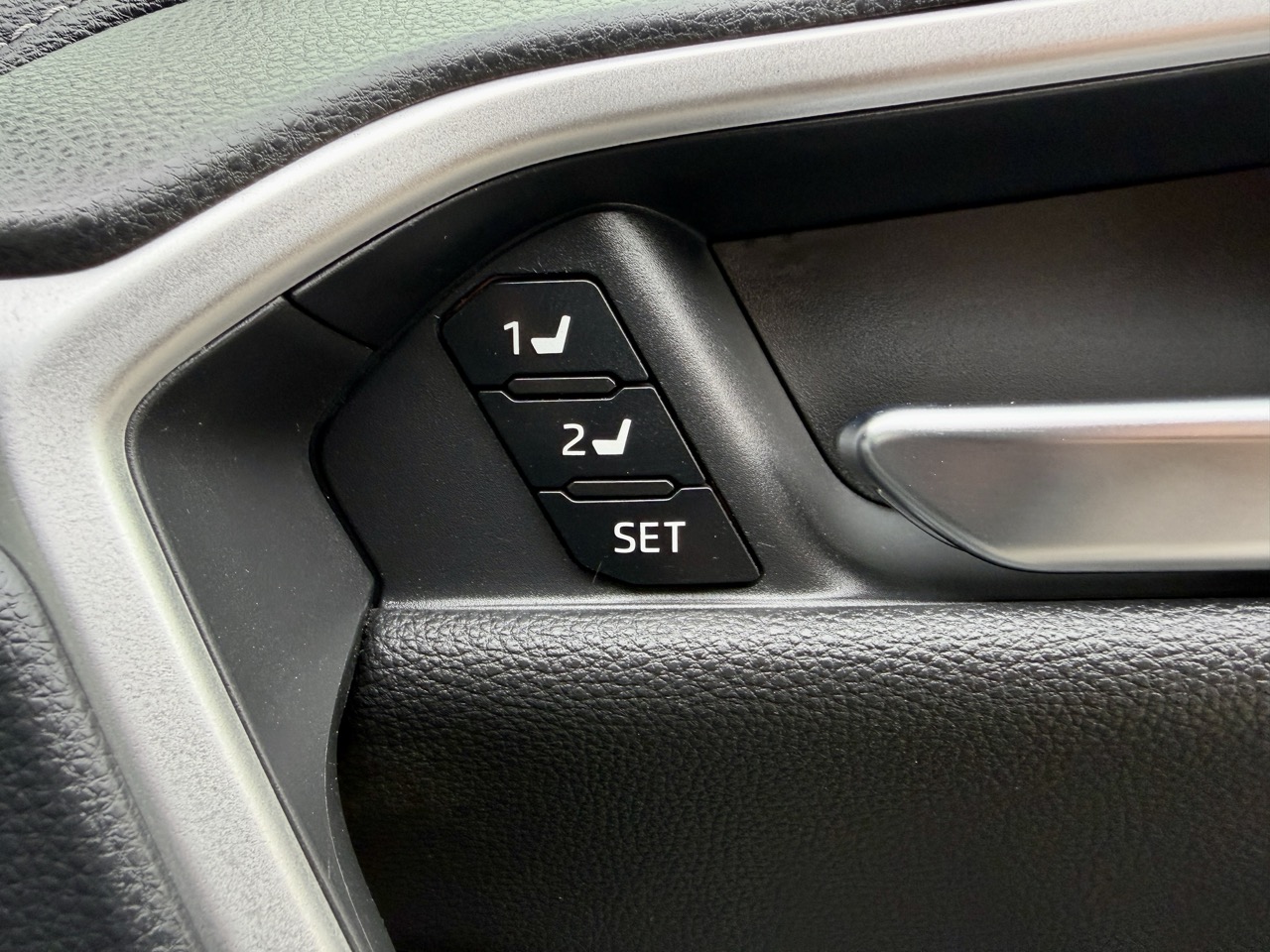 
								Toyota Rav4 Hıbrıt full									