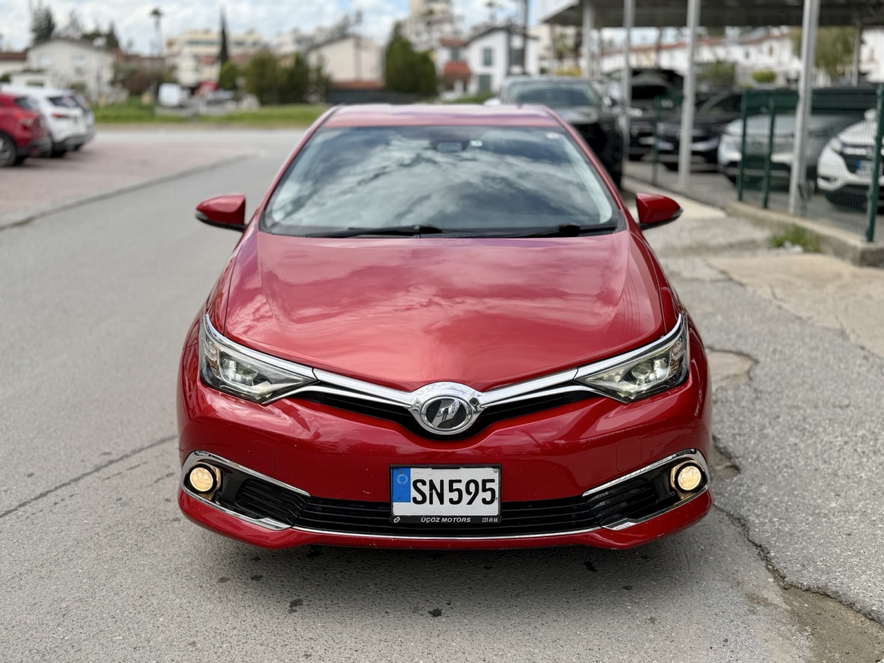 
								Toyota Auris full									