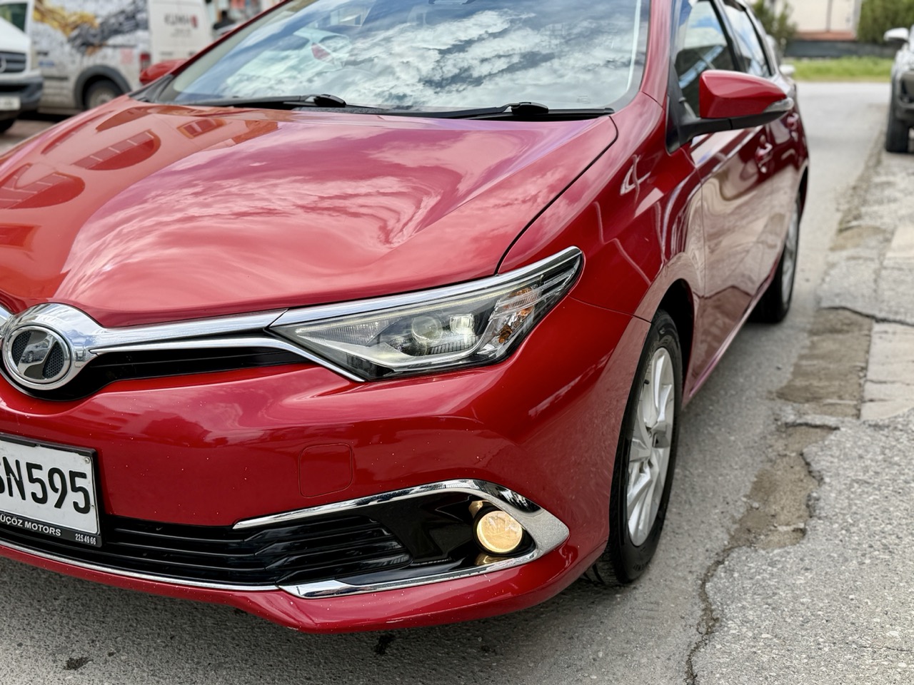 
								Toyota Auris full									