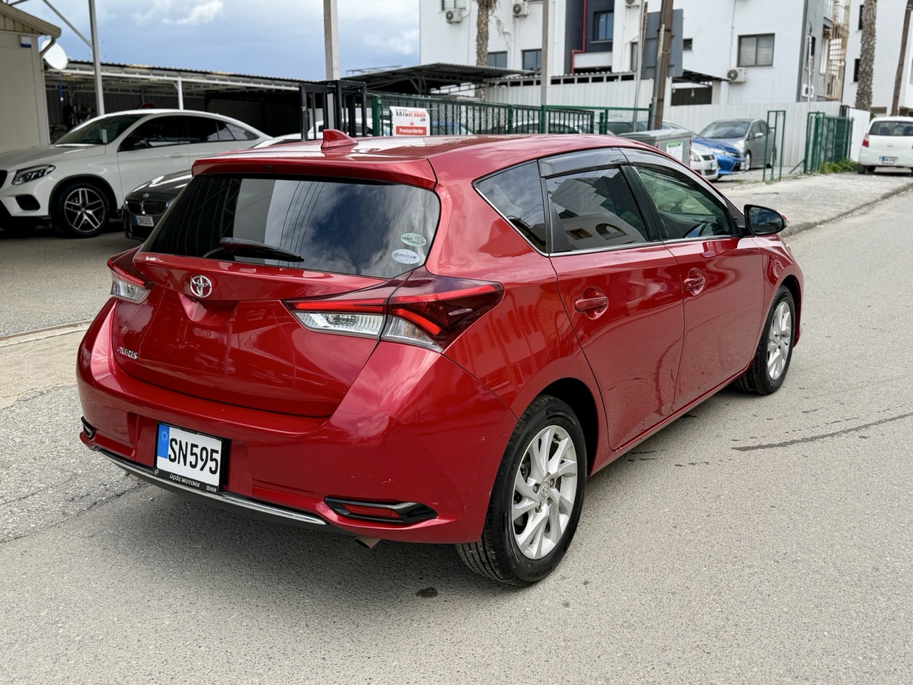 
								Toyota Auris full									