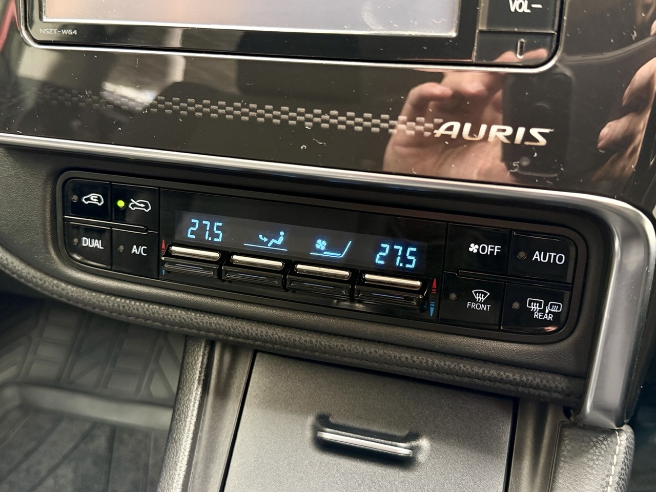 
								Toyota Auris full									