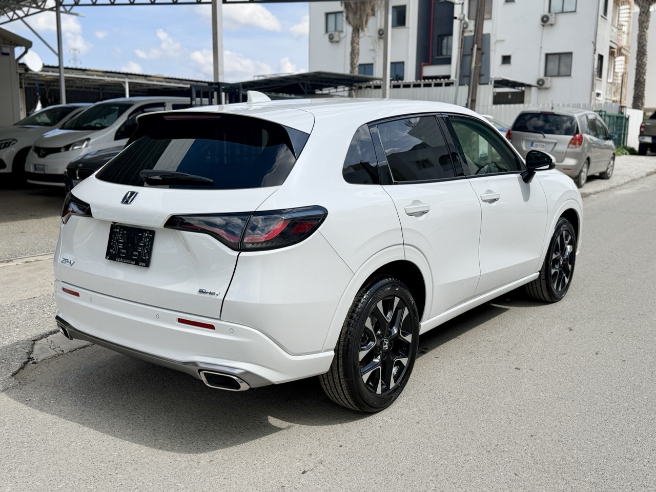 
								HONDA ZRV full									