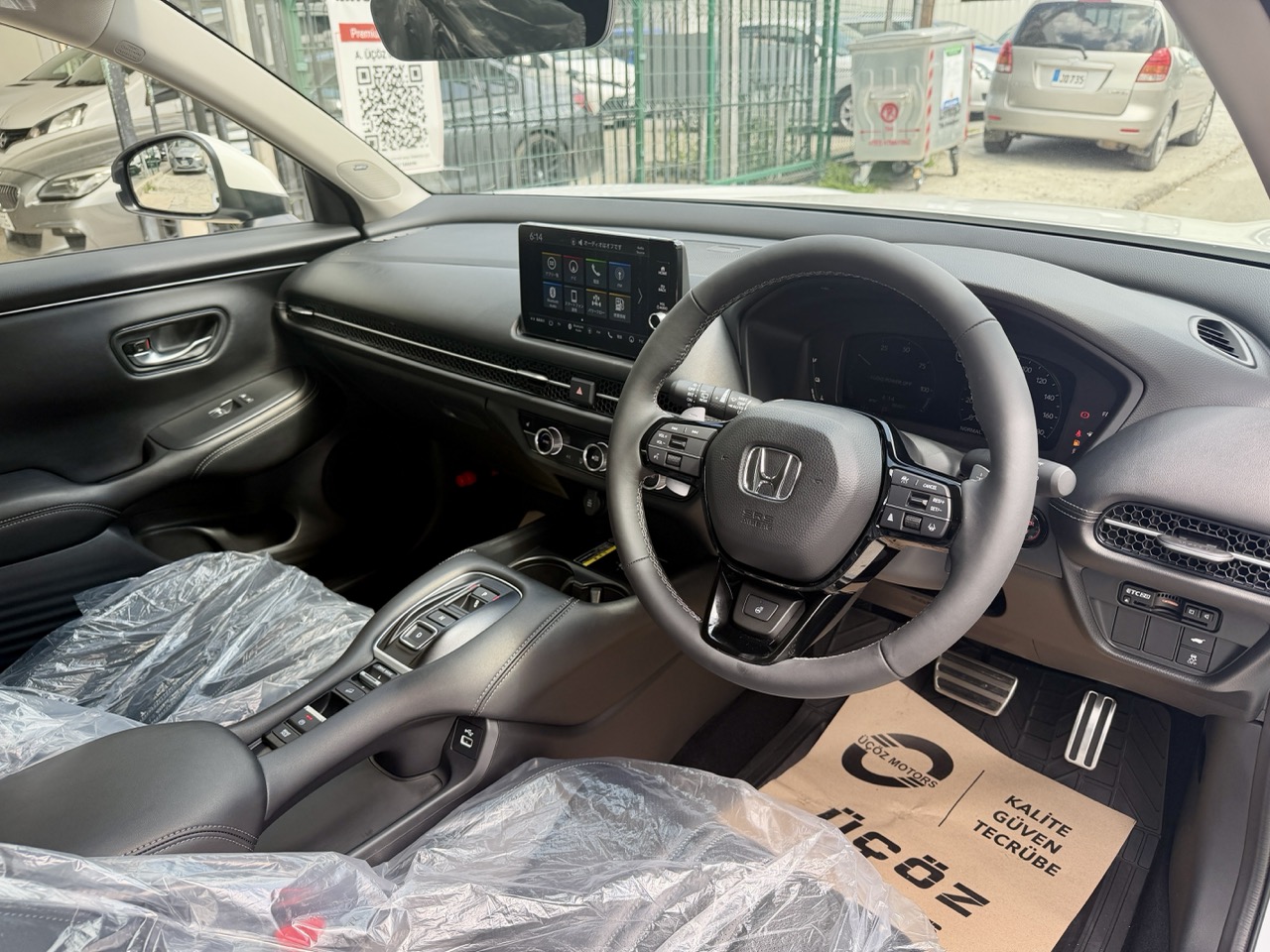 
								HONDA ZRV full									