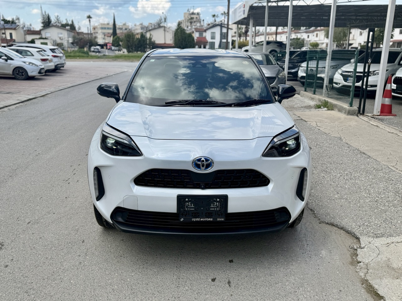 
								Toyota Yarıis Cross full									