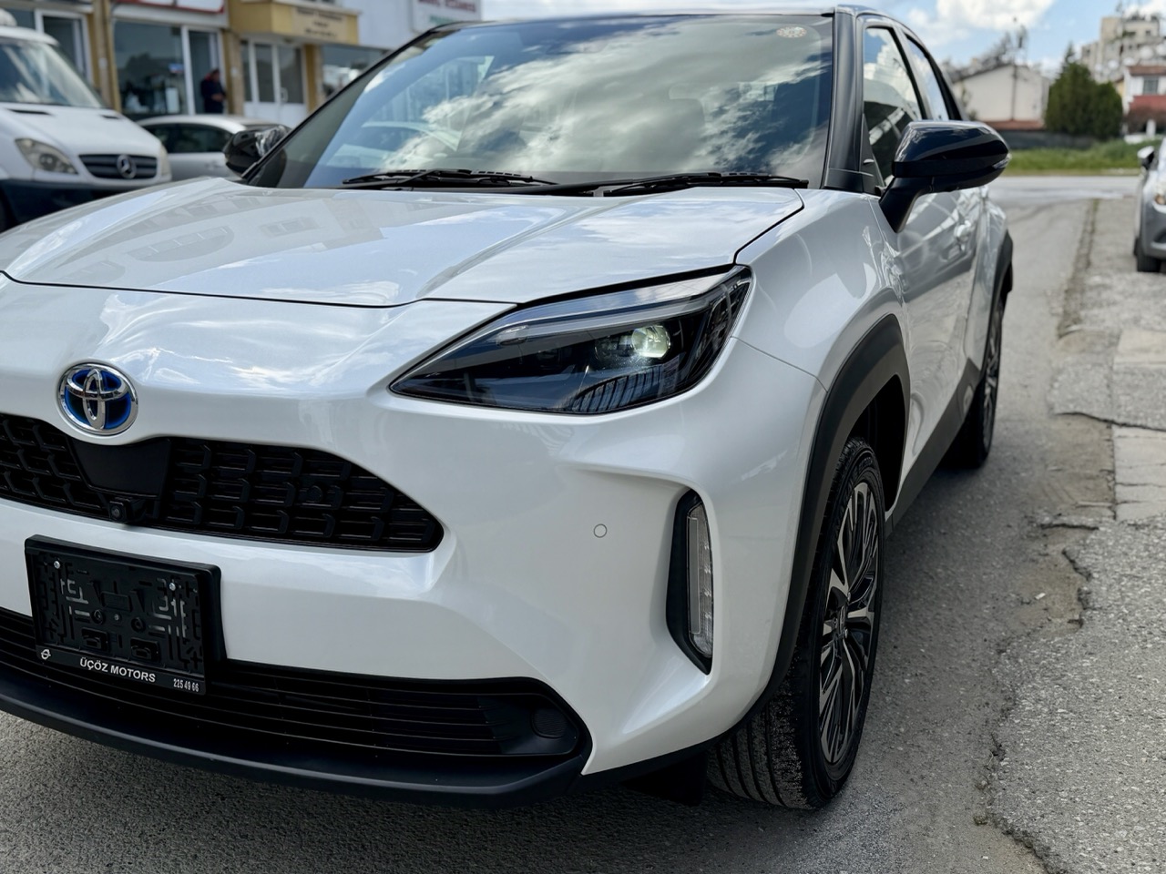 
								Toyota Yarıis Cross full									