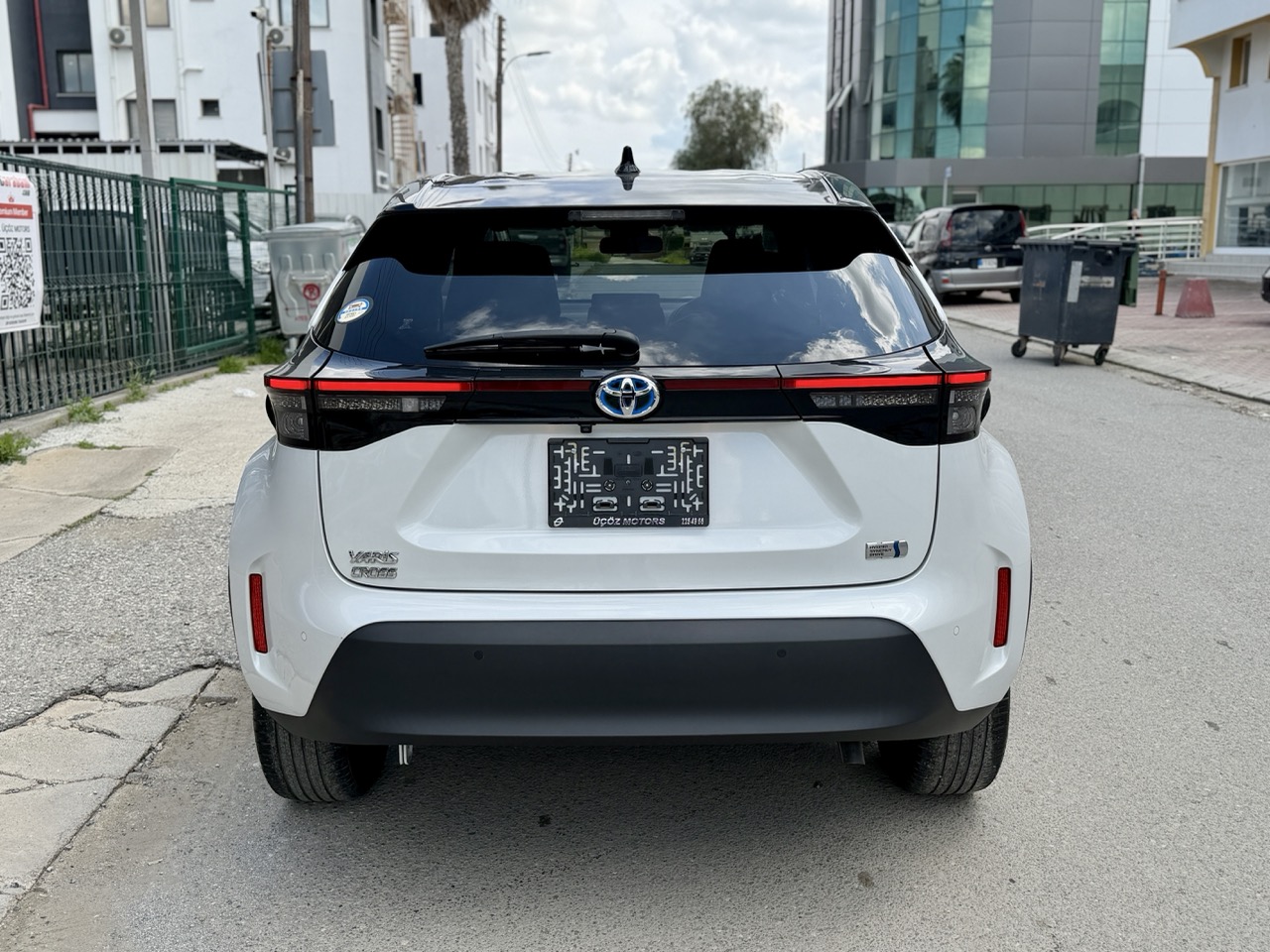 
								Toyota Yarıis Cross full									