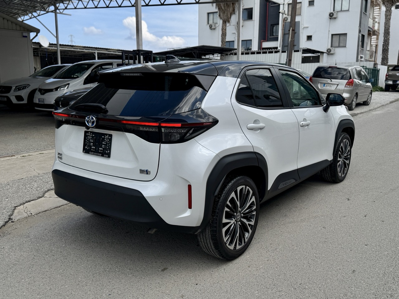 
								Toyota Yarıis Cross full									