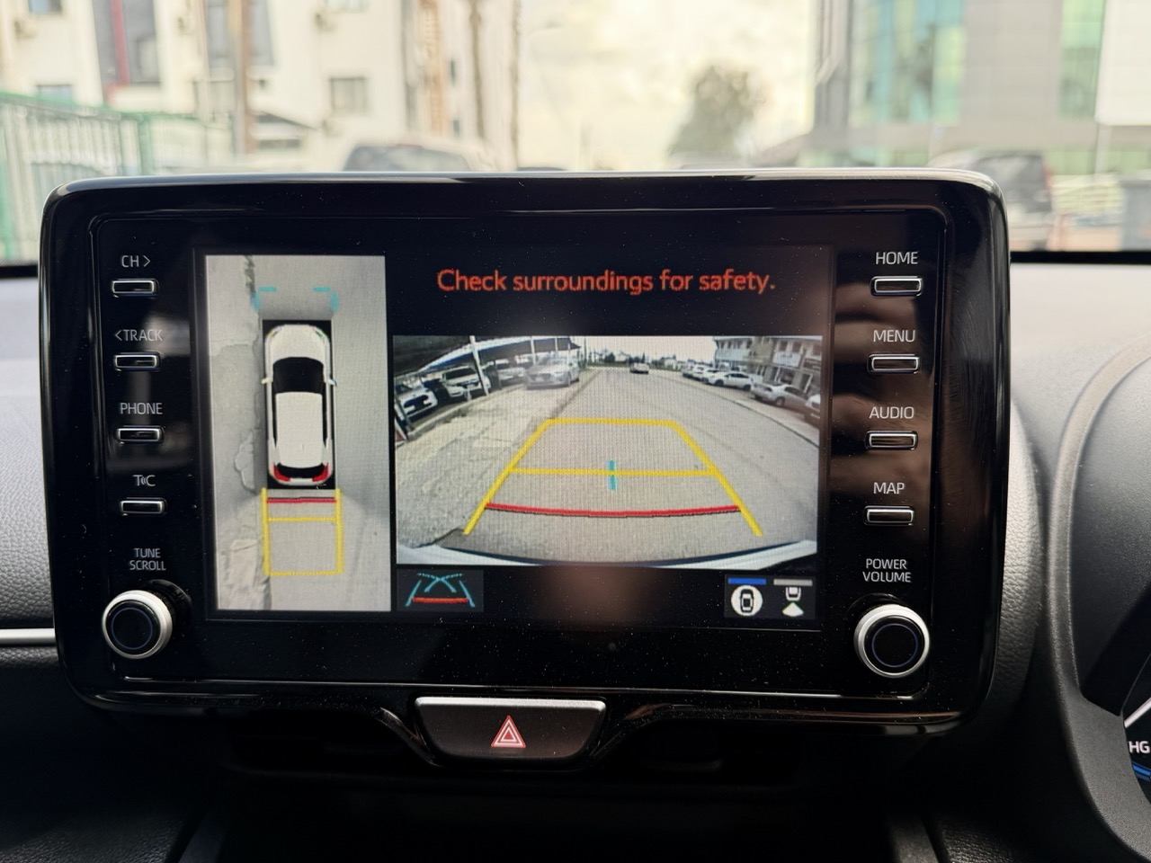 
								Toyota Yarıis Cross full									