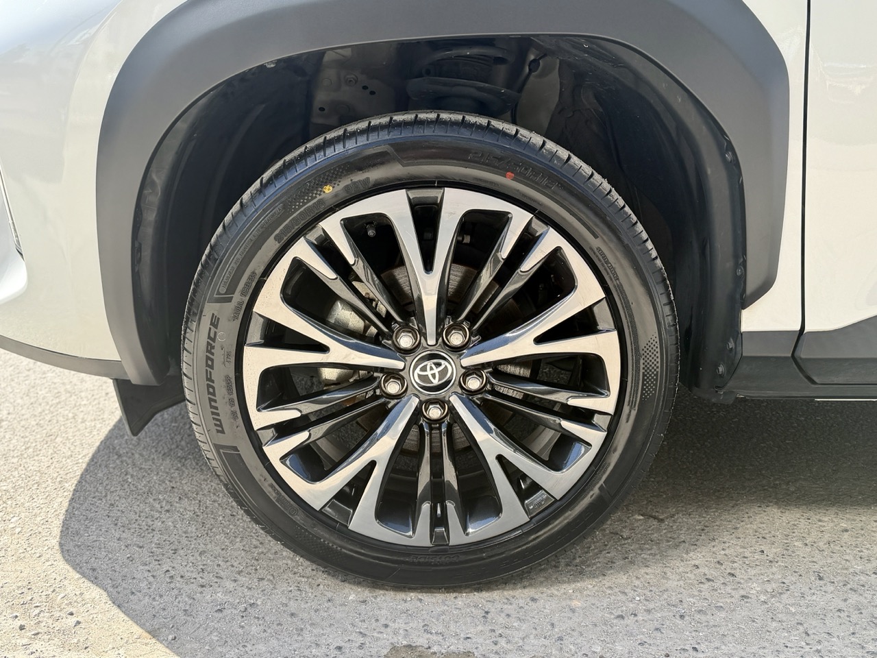 
								Toyota Yaris Cross full									