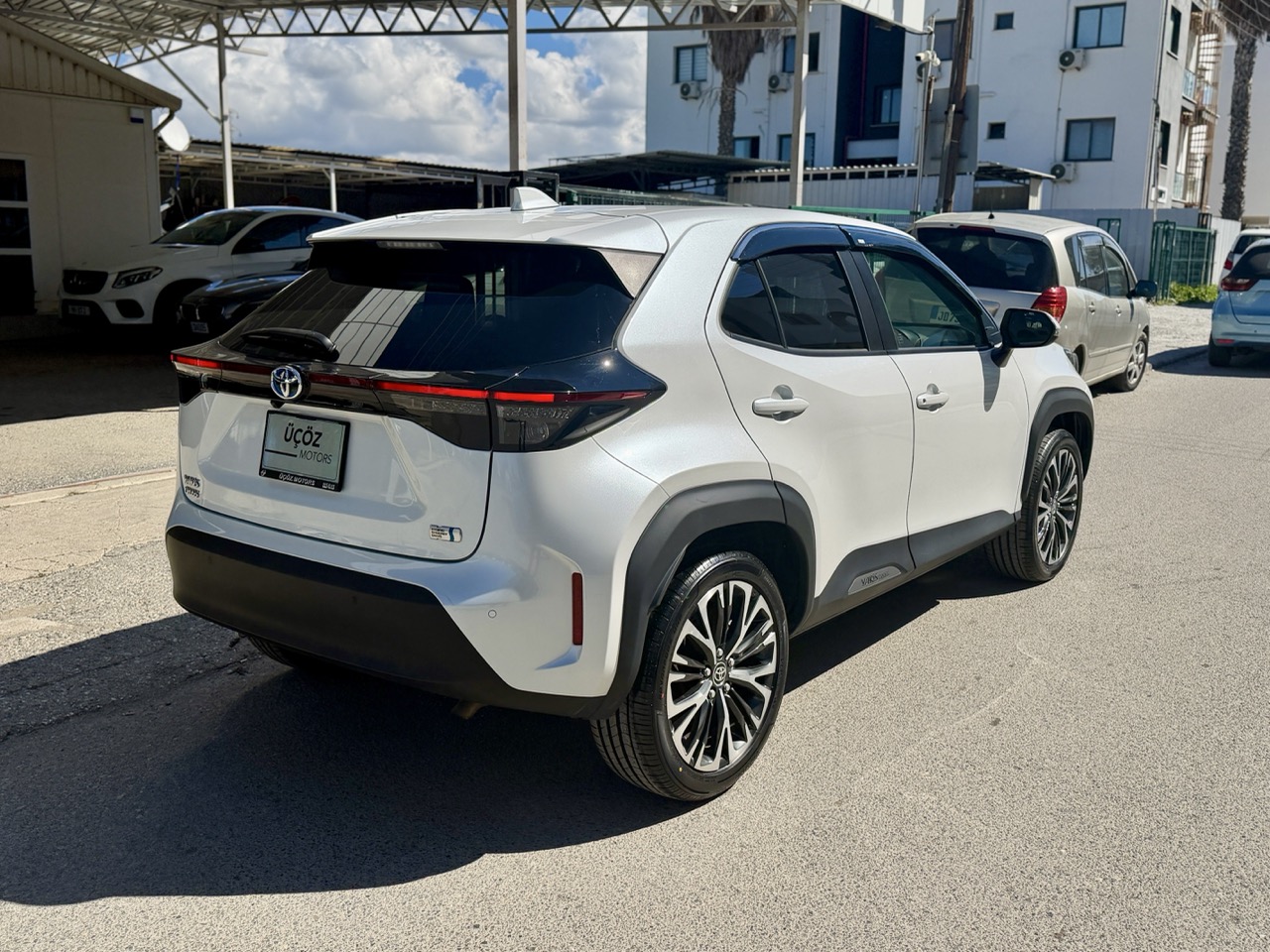 
								Toyota Yaris Cross full									