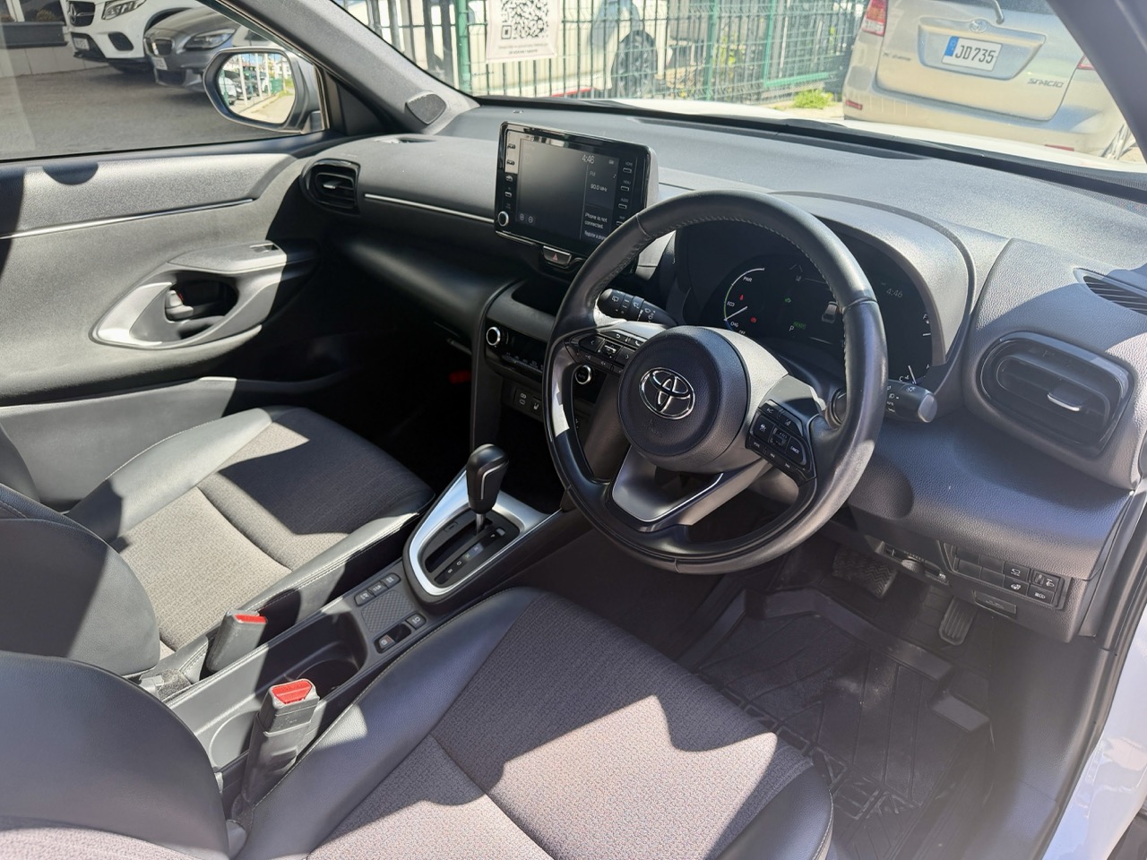 
								Toyota Yaris Cross full									
