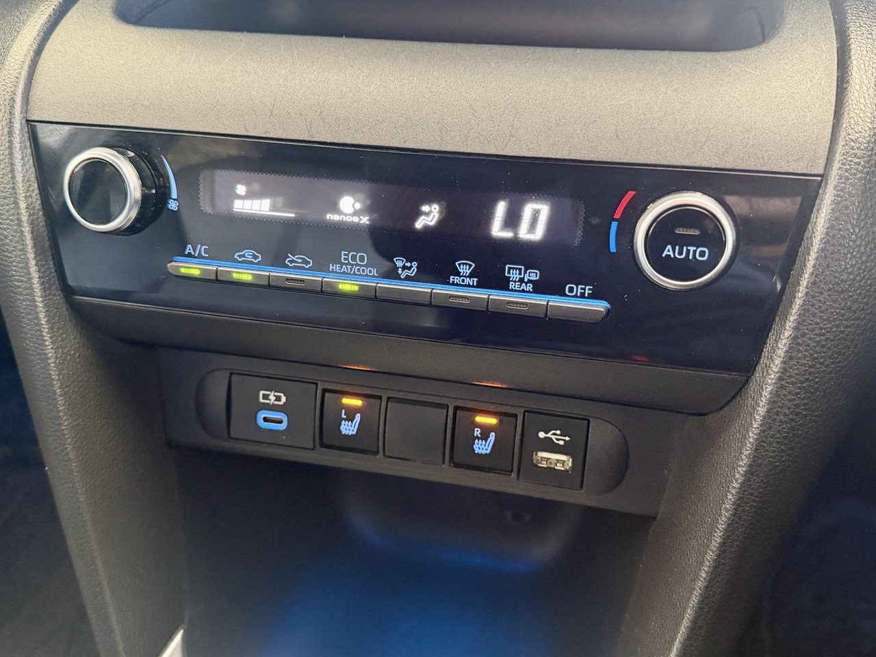 
								Toyota Yaris Cross full									